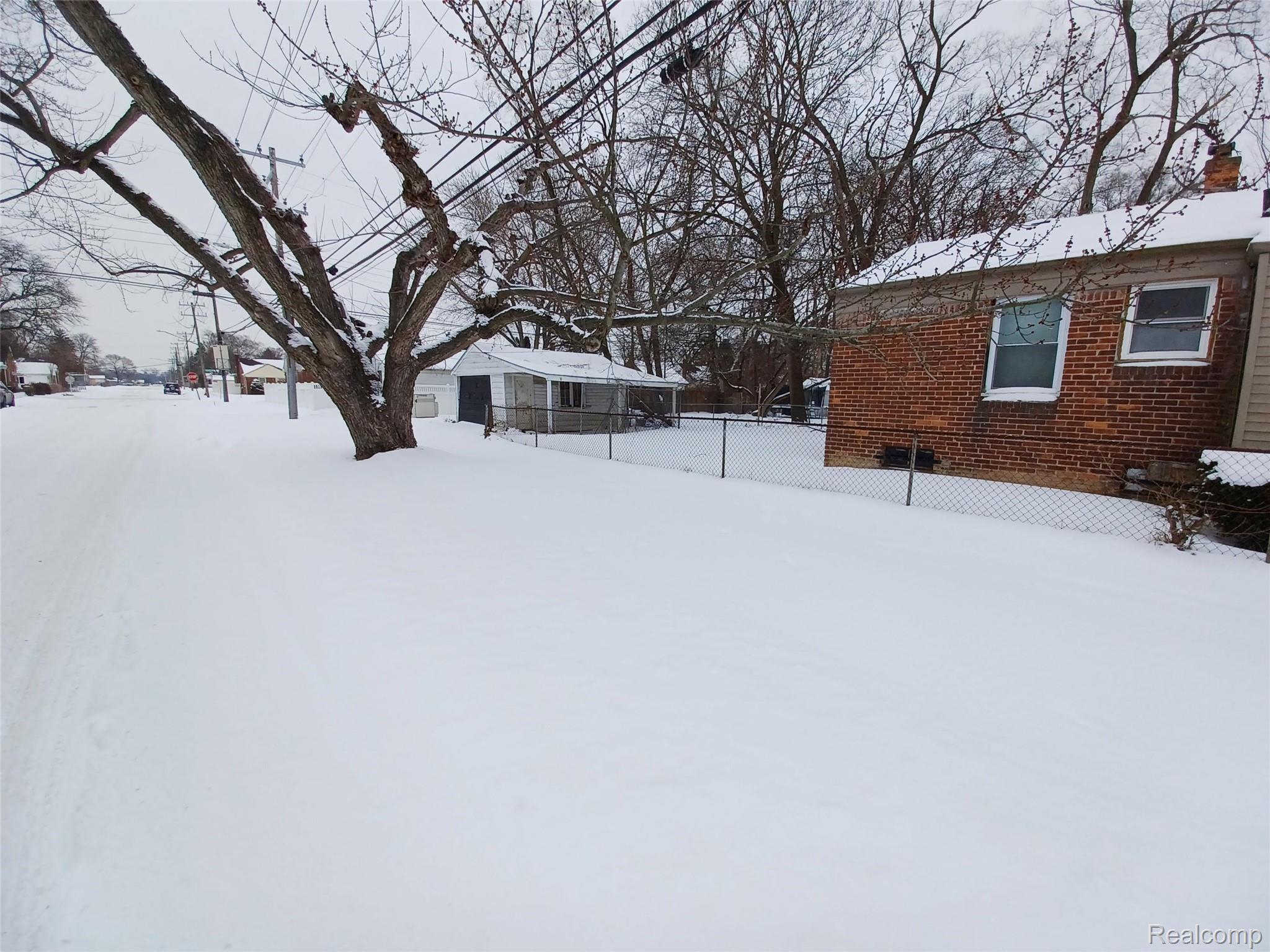 8908 Artesian Street