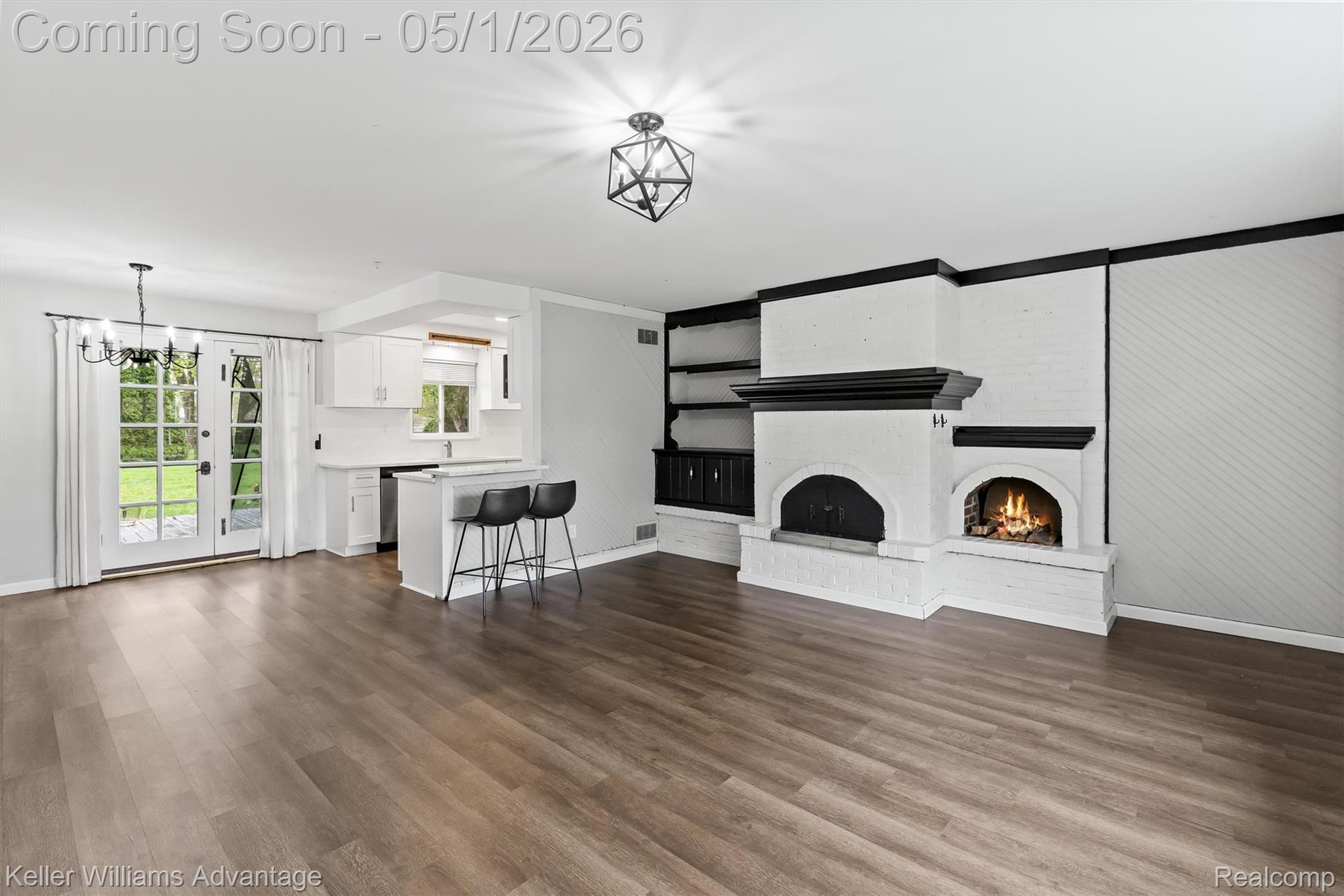 2479 IVANHOE Drive