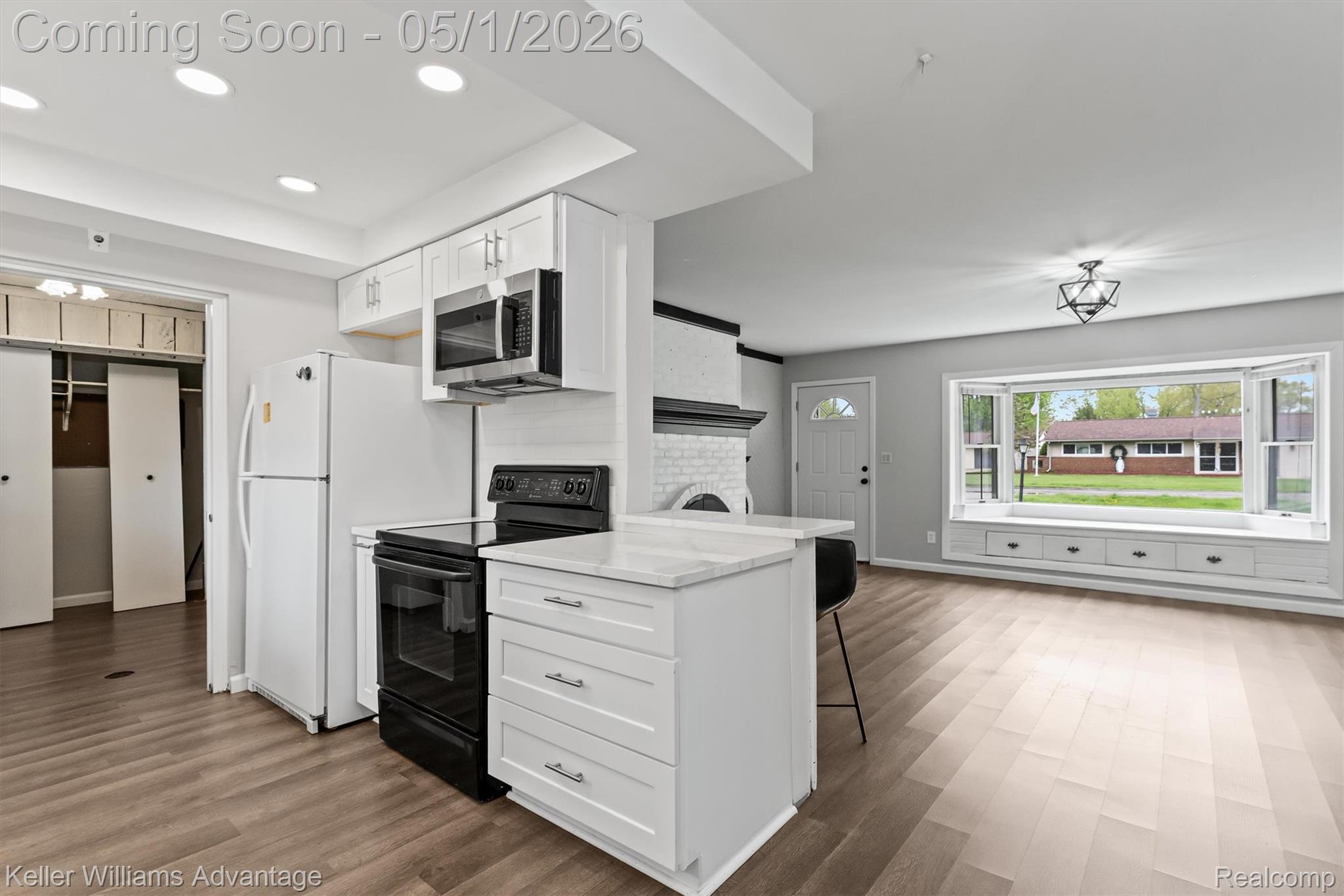 2479 IVANHOE Drive