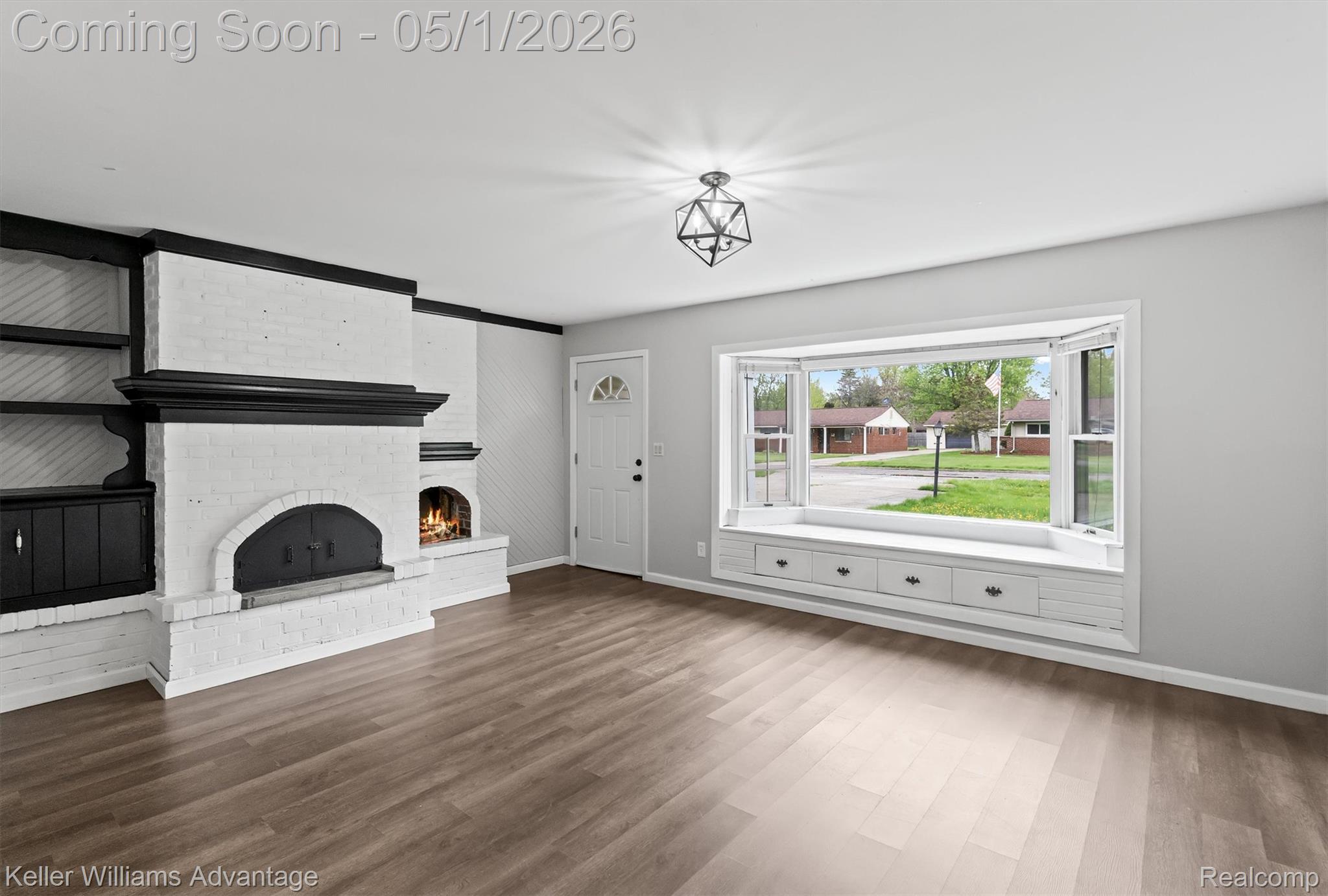 2479 IVANHOE Drive