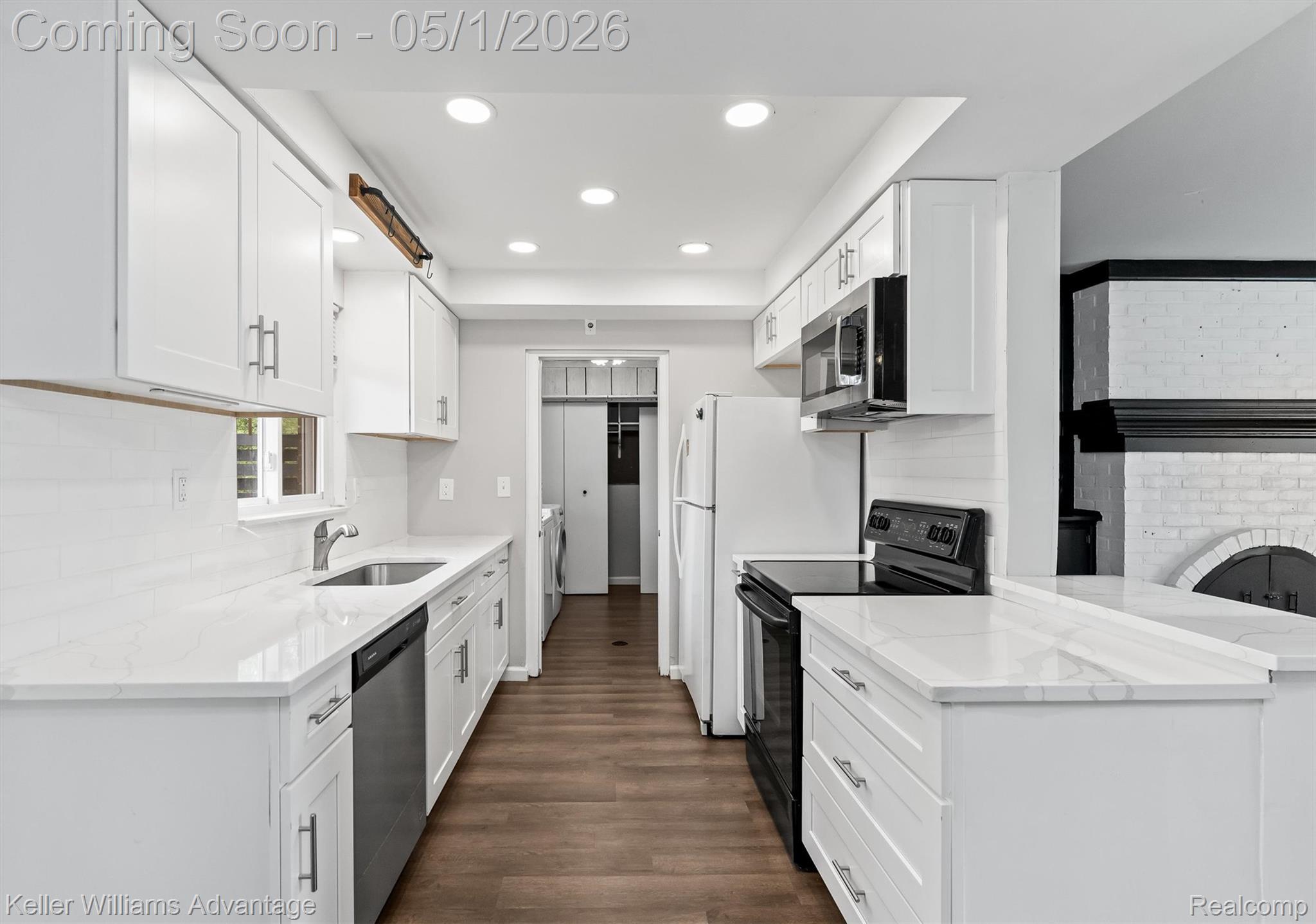 2479 IVANHOE Drive