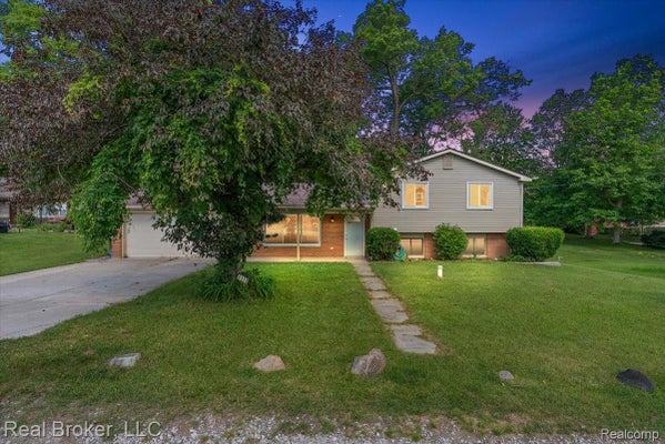 8320 HILLPOINT DR, BRIGHTON, MI 48116 - Image 8b76ba2bd01e7d225b8391291ffcfb2c/2536784038