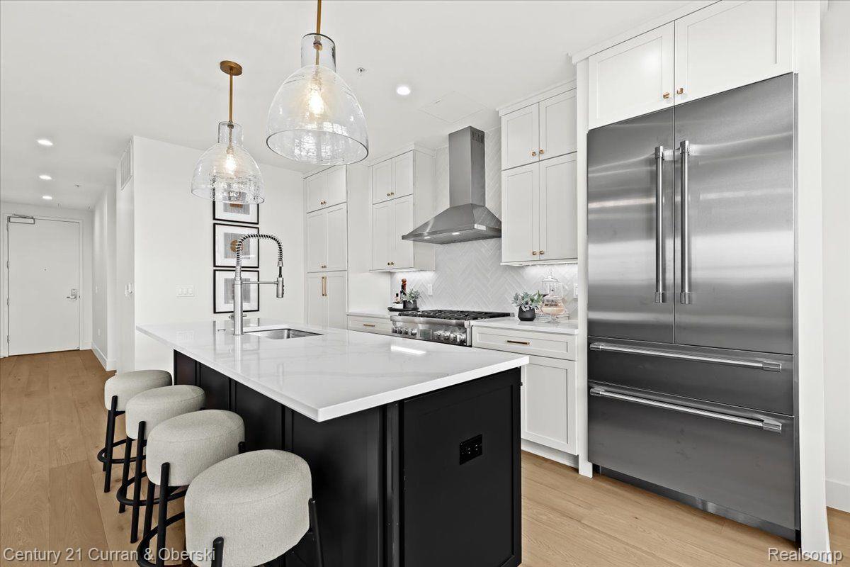 156 N CENTER Street UNIT 301