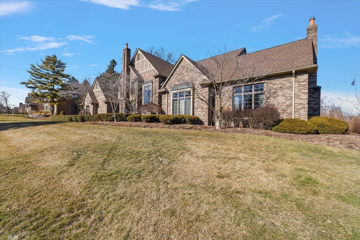 207 Lake Shore Drive