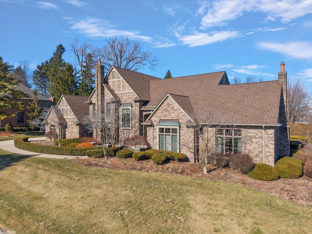 207 Lake Shore Drive