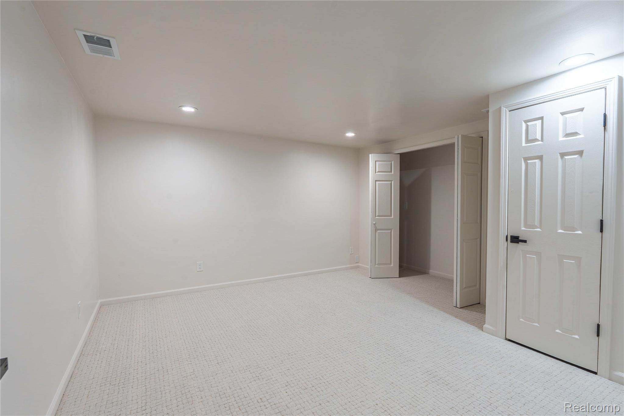 Livonia City, Michigan 48154, United States, 4 Bedrooms Bedrooms, ,3 BathroomsBathrooms,Residential,Active,180804