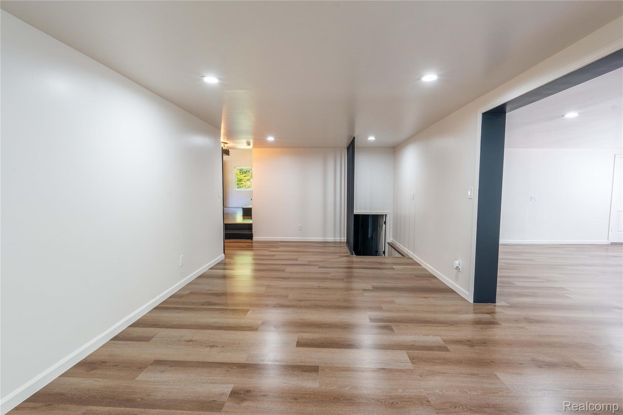 Livonia City, Michigan 48154, United States, 4 Bedrooms Bedrooms, ,3 BathroomsBathrooms,Residential,Active,180804