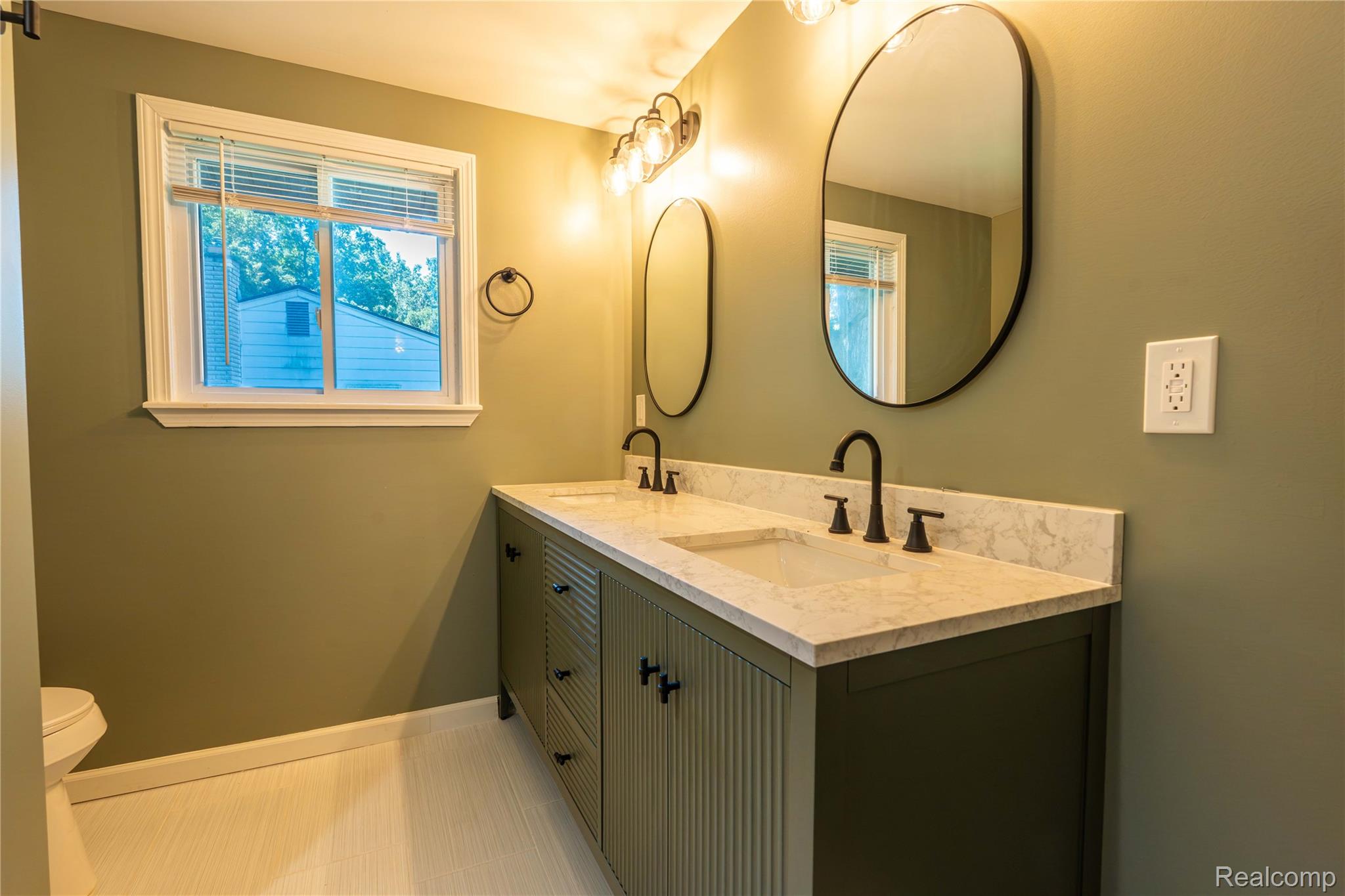 Livonia City, Michigan 48154, United States, 4 Bedrooms Bedrooms, ,3 BathroomsBathrooms,Residential,Active,180804