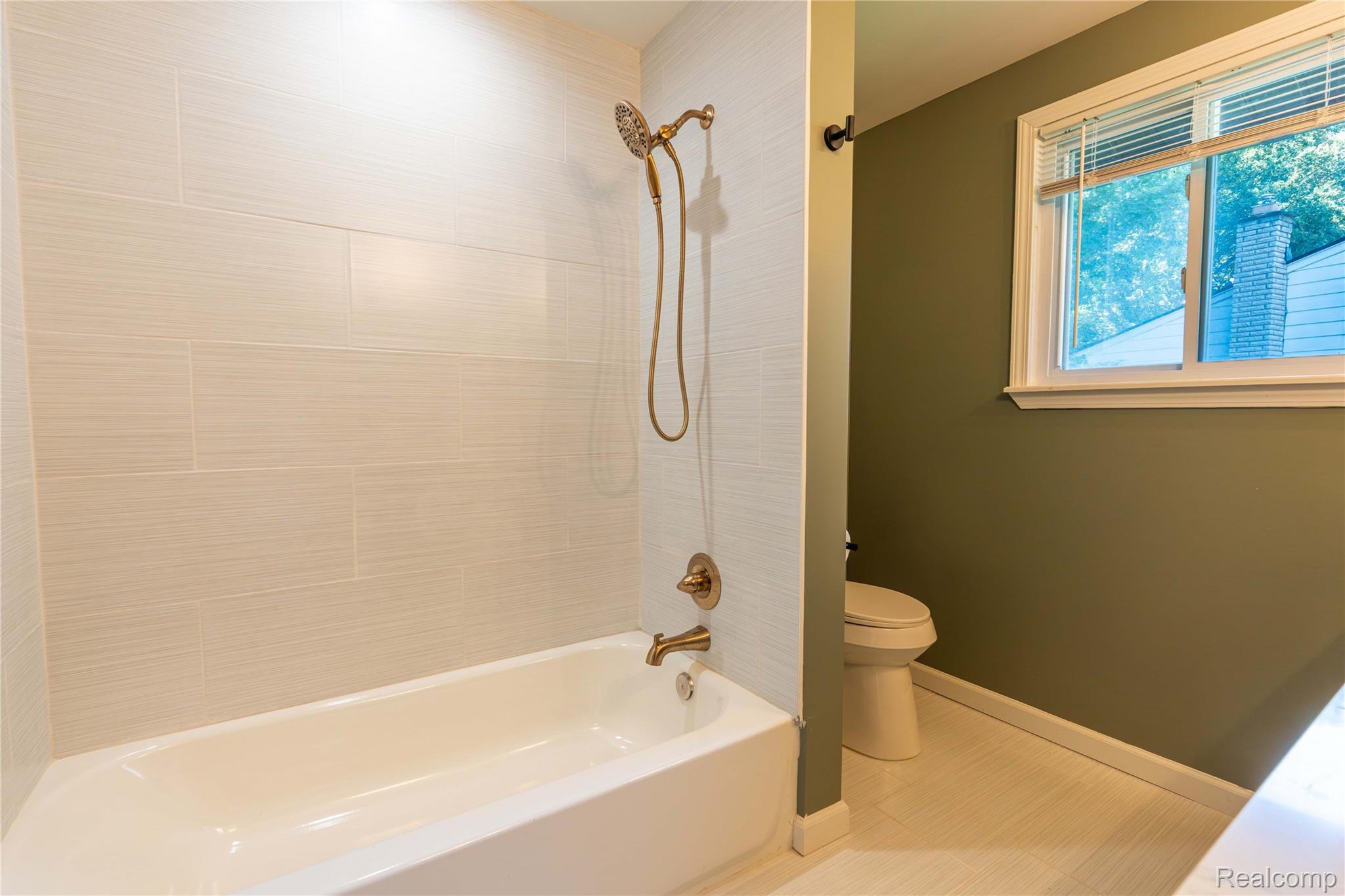 Livonia City, Michigan 48154, United States, 4 Bedrooms Bedrooms, ,3 BathroomsBathrooms,Residential,Active,180804