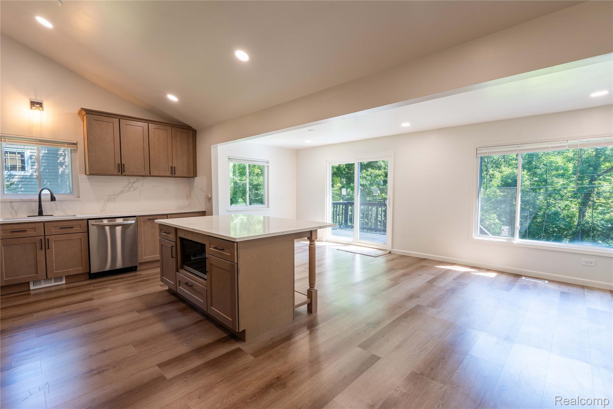 Livonia City, Michigan 48154, United States, 4 Bedrooms Bedrooms, ,3 BathroomsBathrooms,Residential,Active,180804