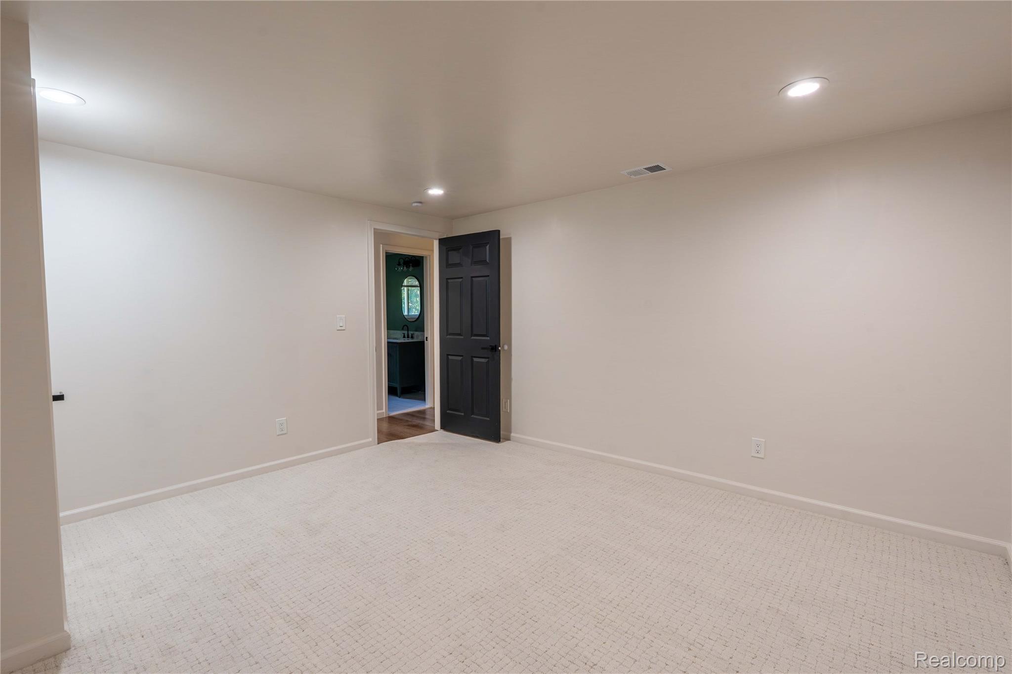 Livonia City, Michigan 48154, United States, 4 Bedrooms Bedrooms, ,3 BathroomsBathrooms,Residential,Active,180804