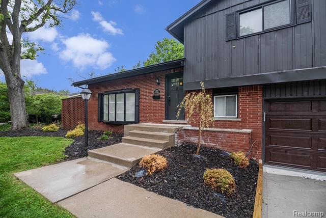 Livonia City, Michigan 48154, United States, 4 Bedrooms Bedrooms, ,3 BathroomsBathrooms,Residential,Active,180804