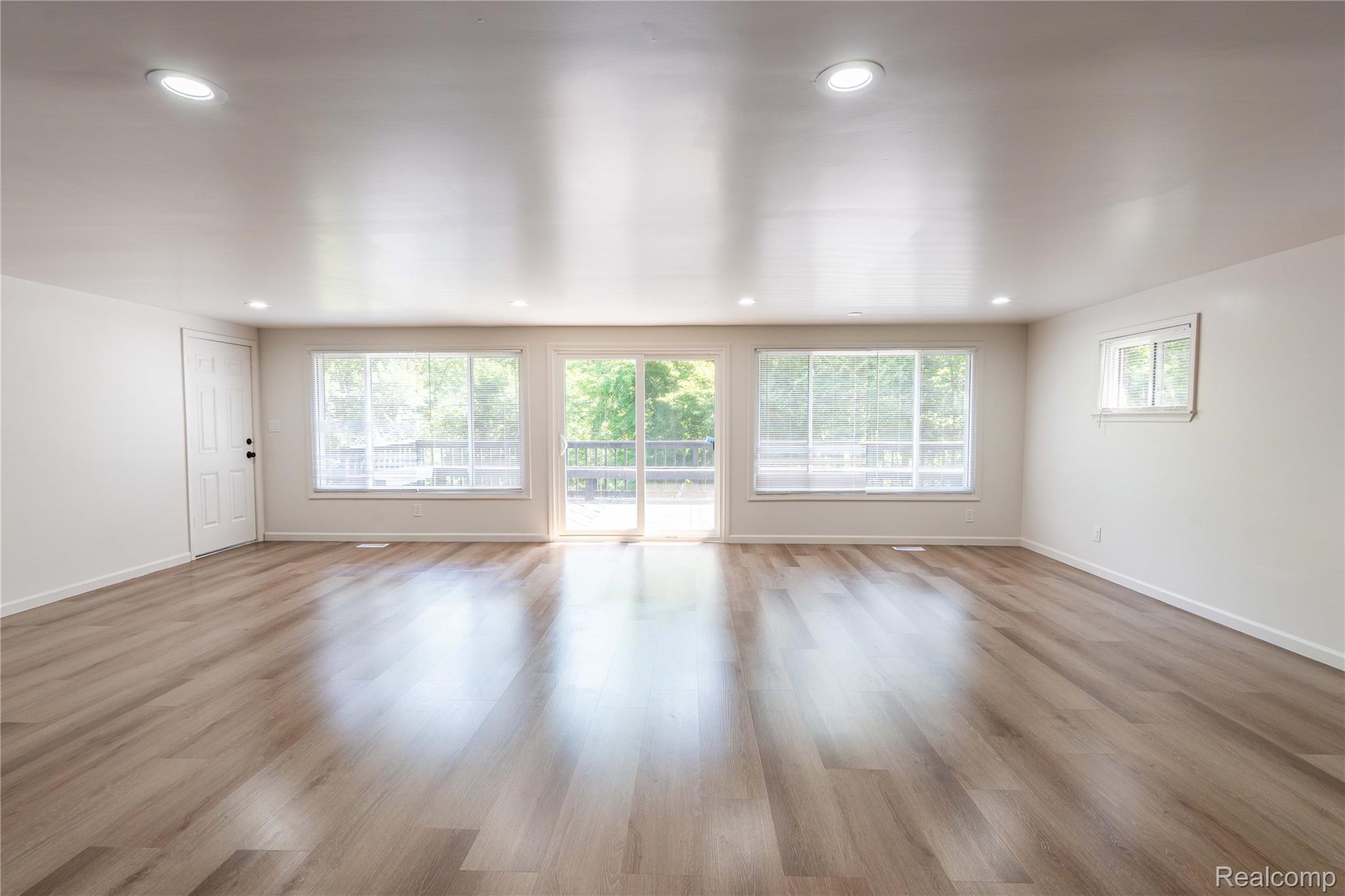 Livonia City, Michigan 48154, United States, 4 Bedrooms Bedrooms, ,3 BathroomsBathrooms,Residential,Active,180804