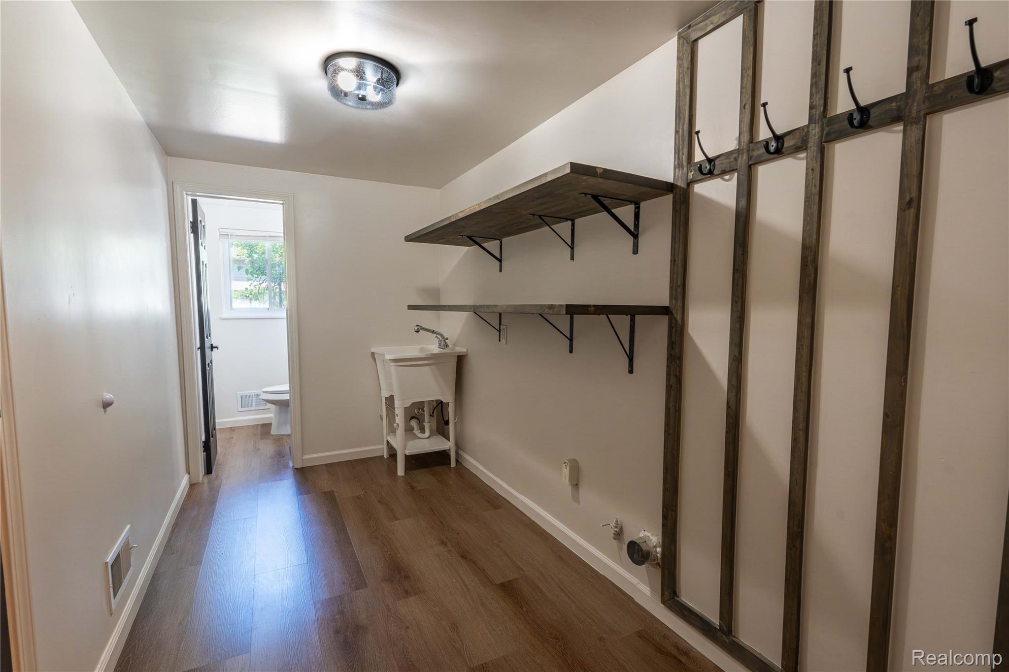 Livonia City, Michigan 48154, United States, 4 Bedrooms Bedrooms, ,3 BathroomsBathrooms,Residential,Active,180804