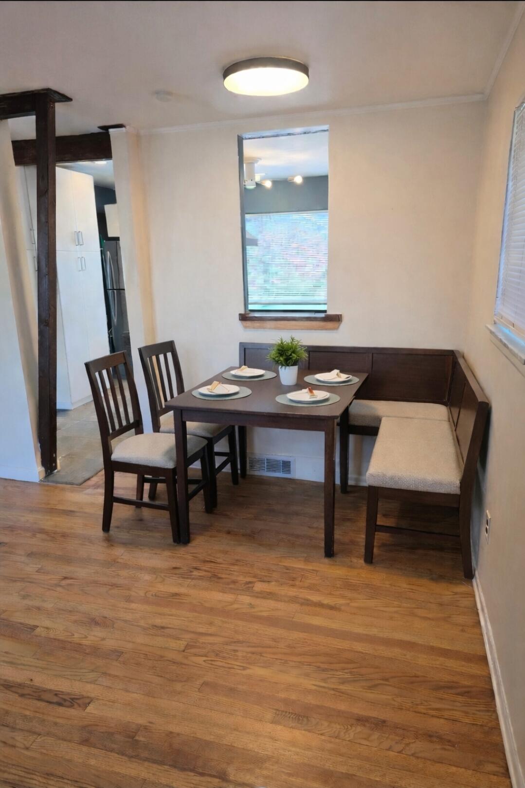 4052 W Buena Vista Street