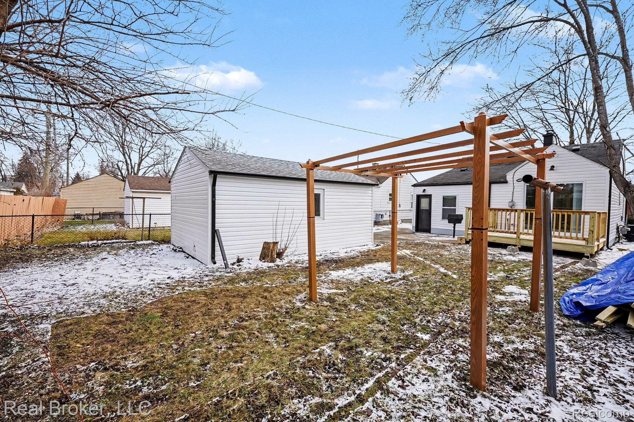 973 E Guthrie Avenue