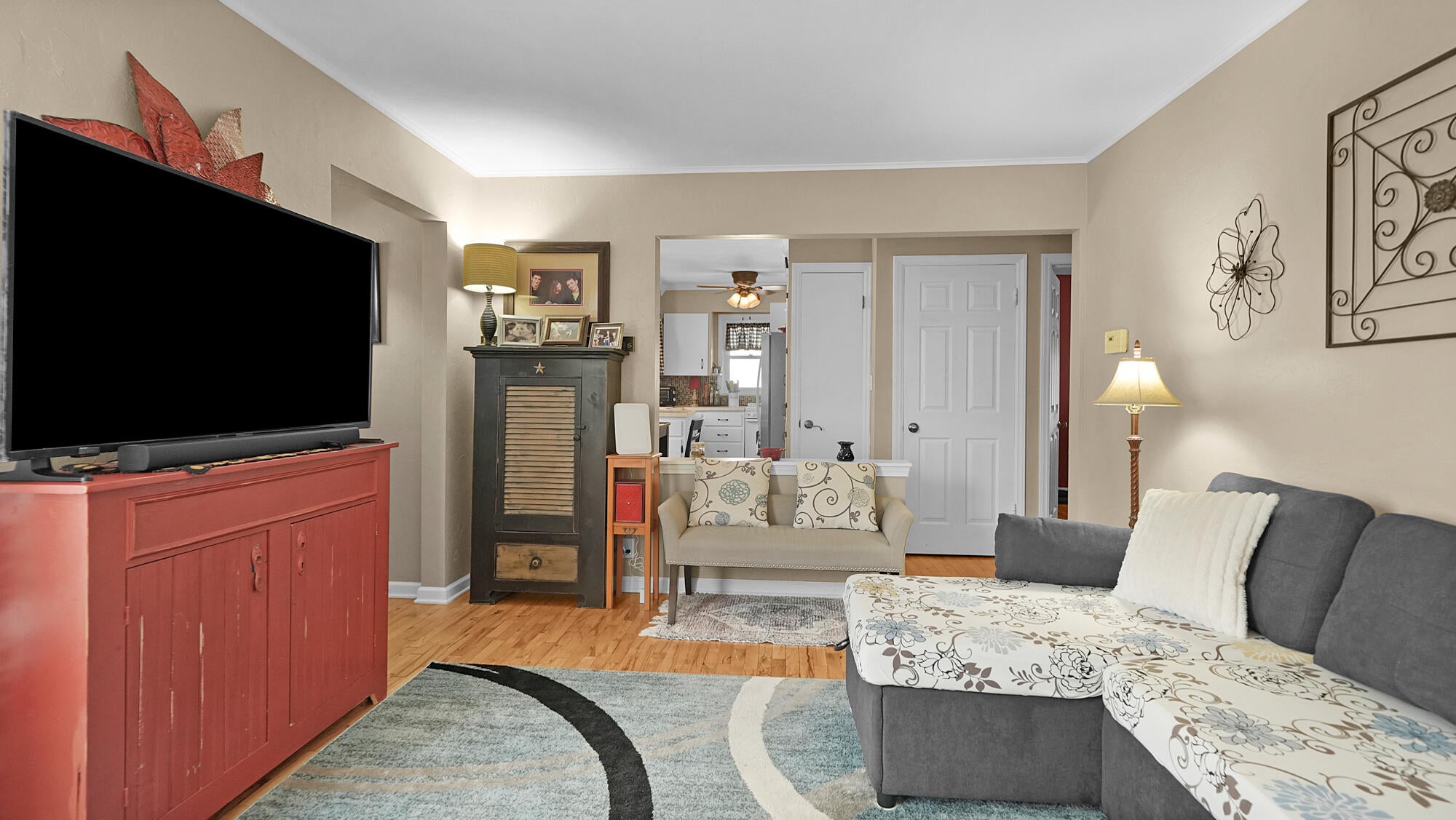 272 W 23rd Street