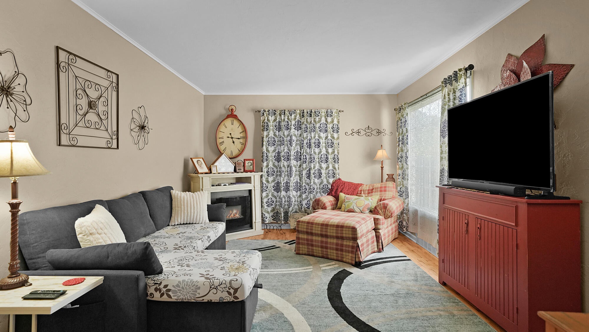 272 W 23rd Street
