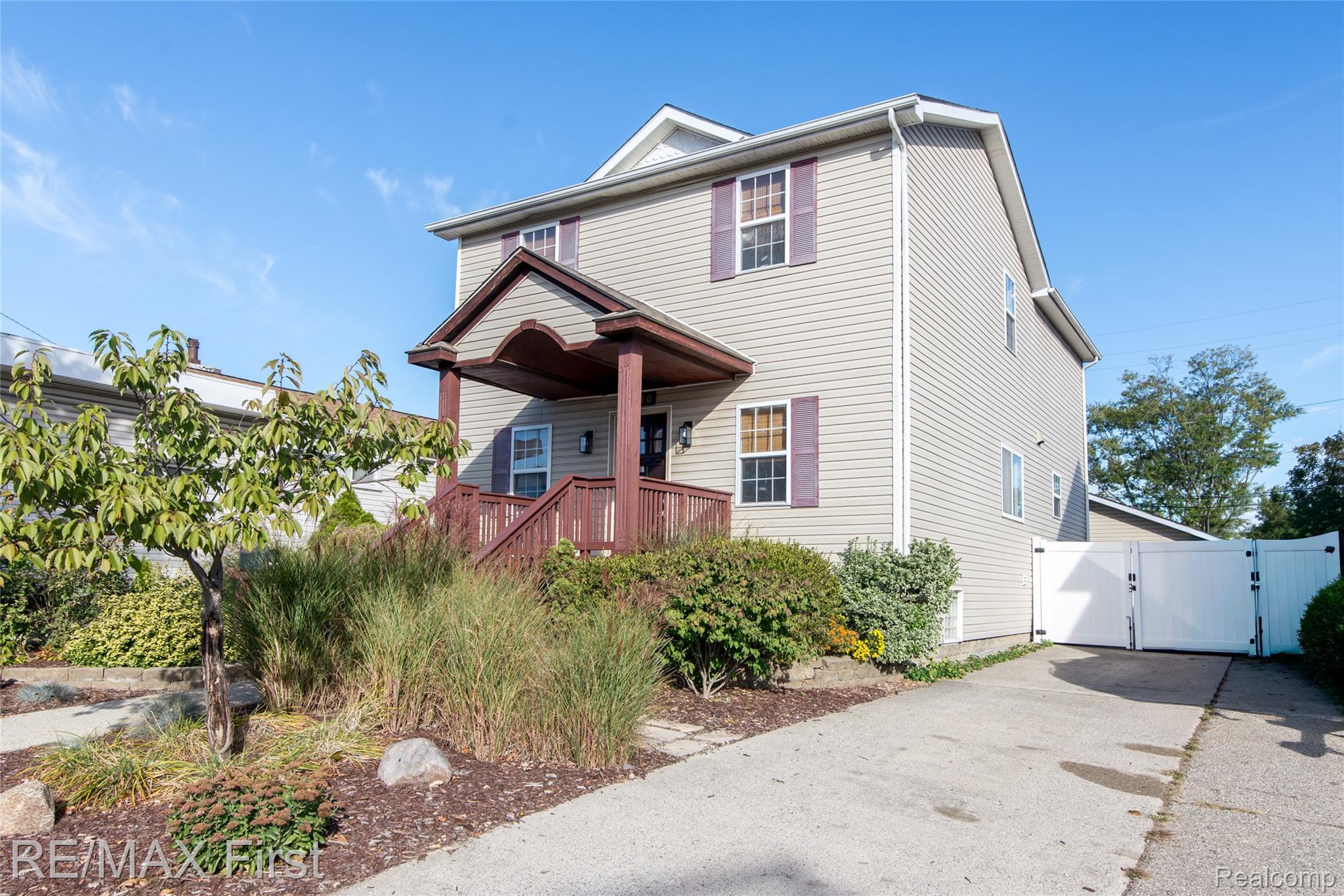 1320 Hartrick Avenue