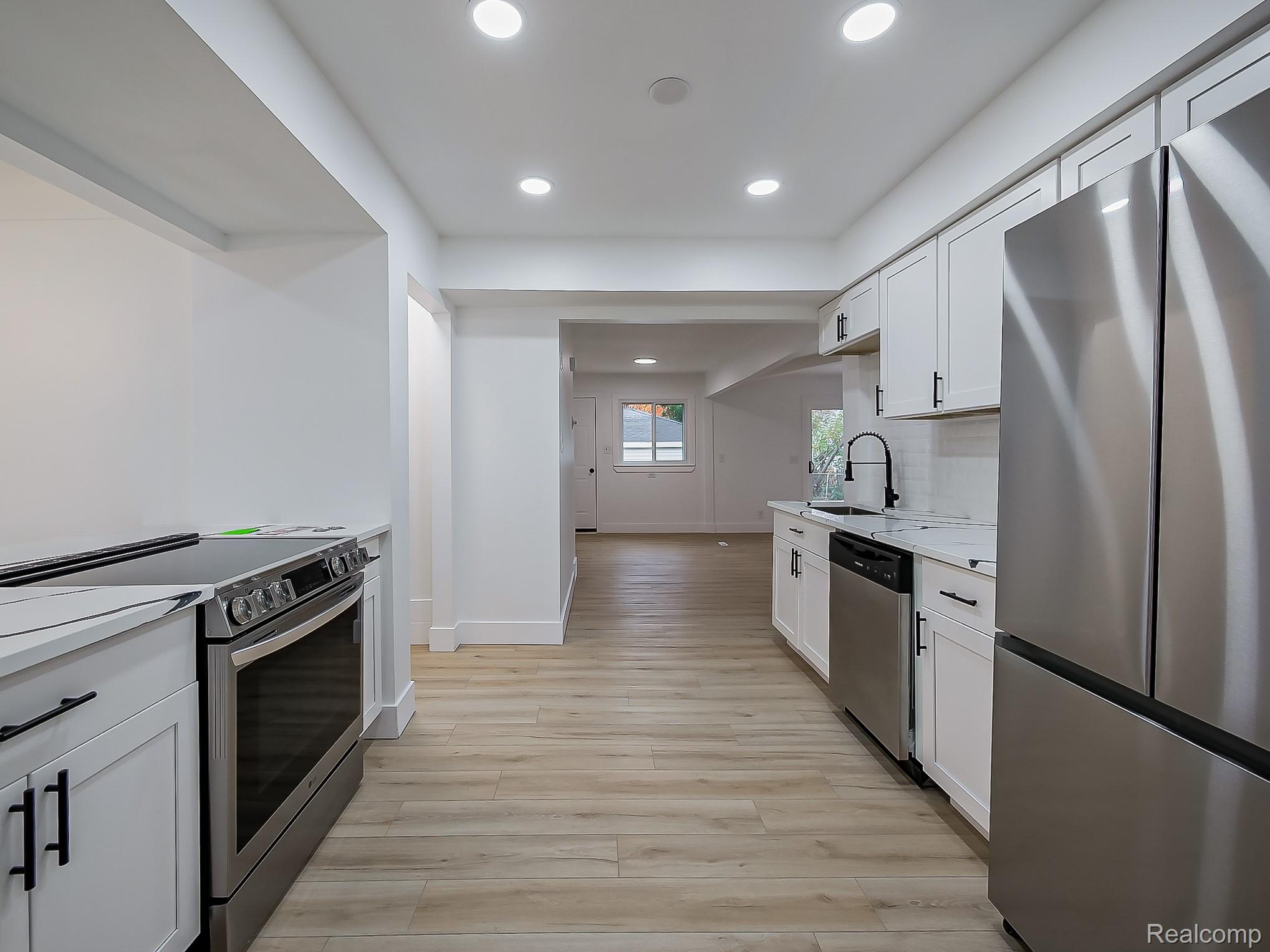 28316 Sutherland Street