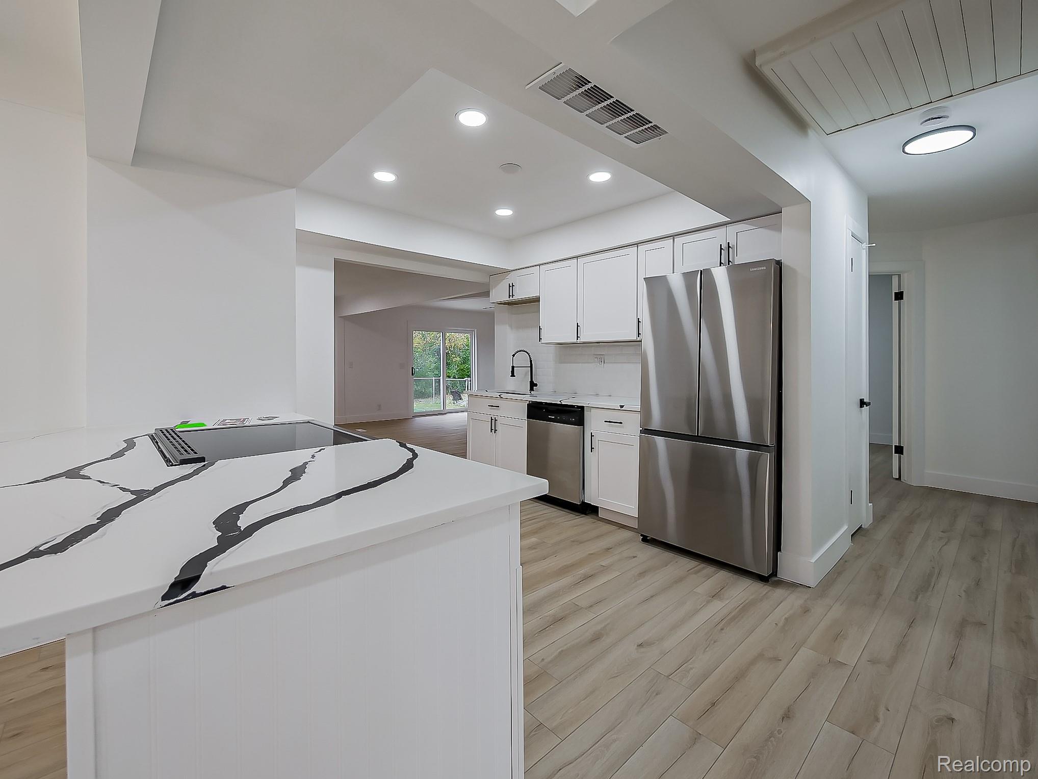 28316 Sutherland Street