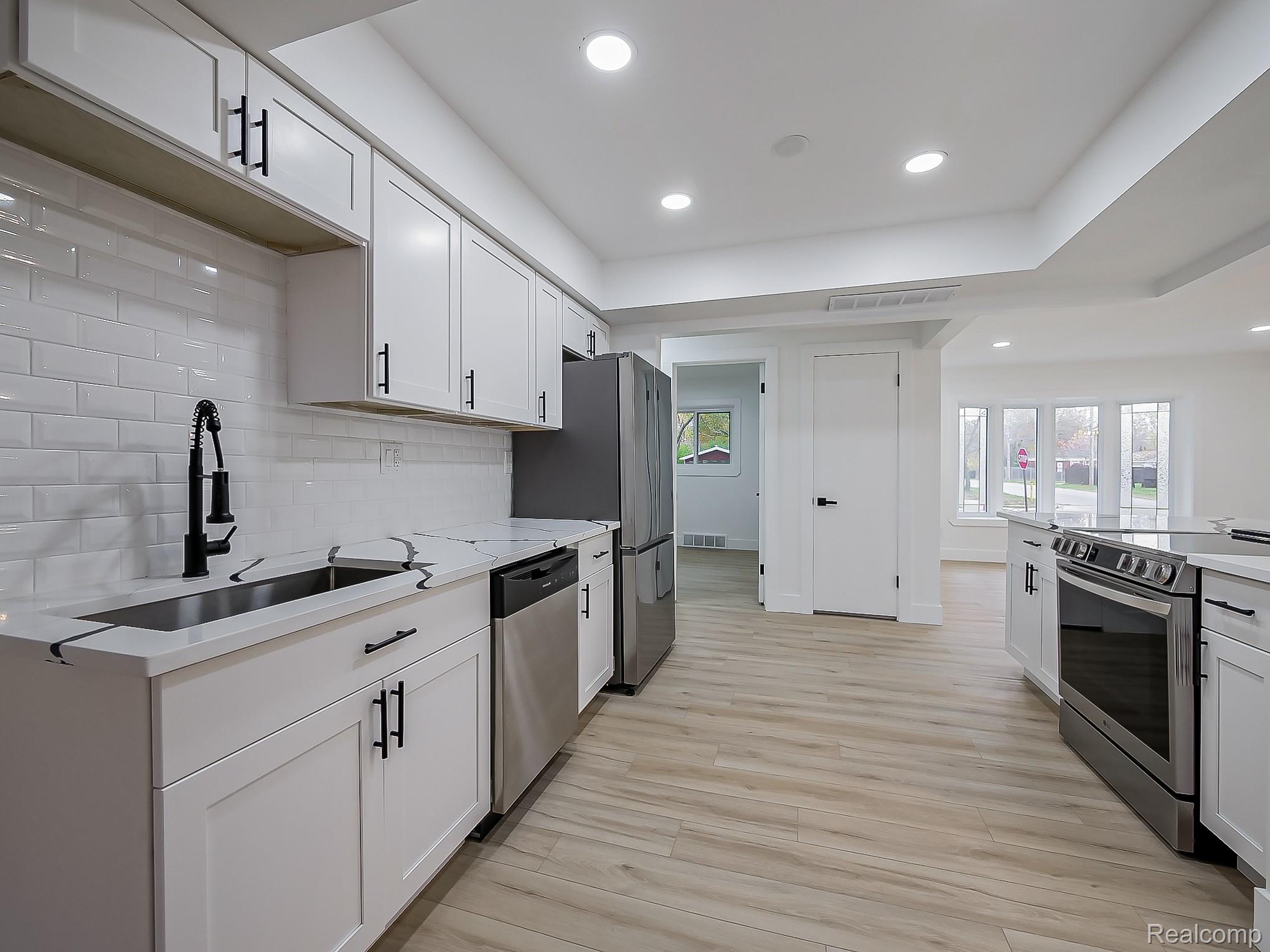 28316 Sutherland Street