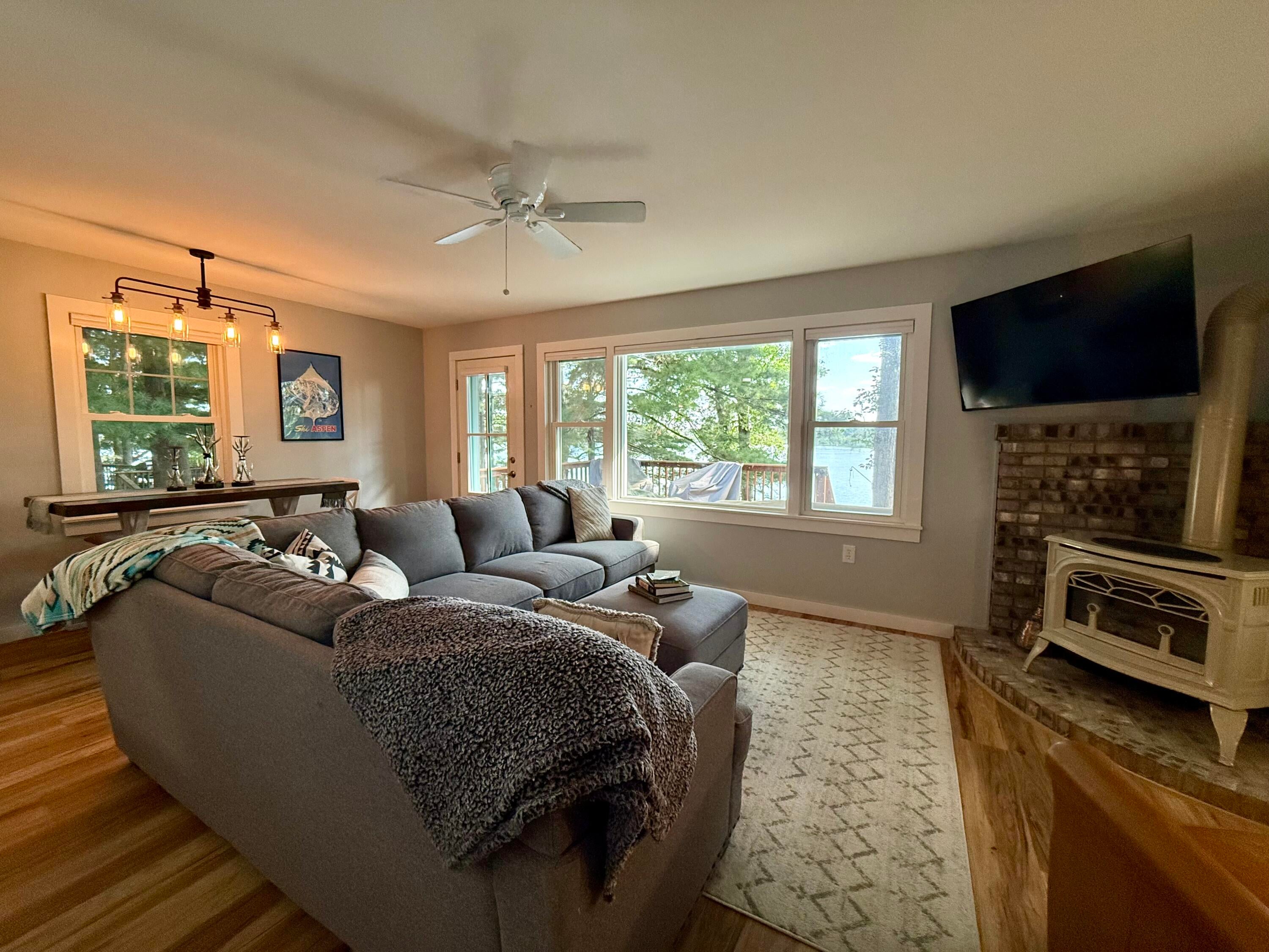 1880 Hemlock Crest Drive