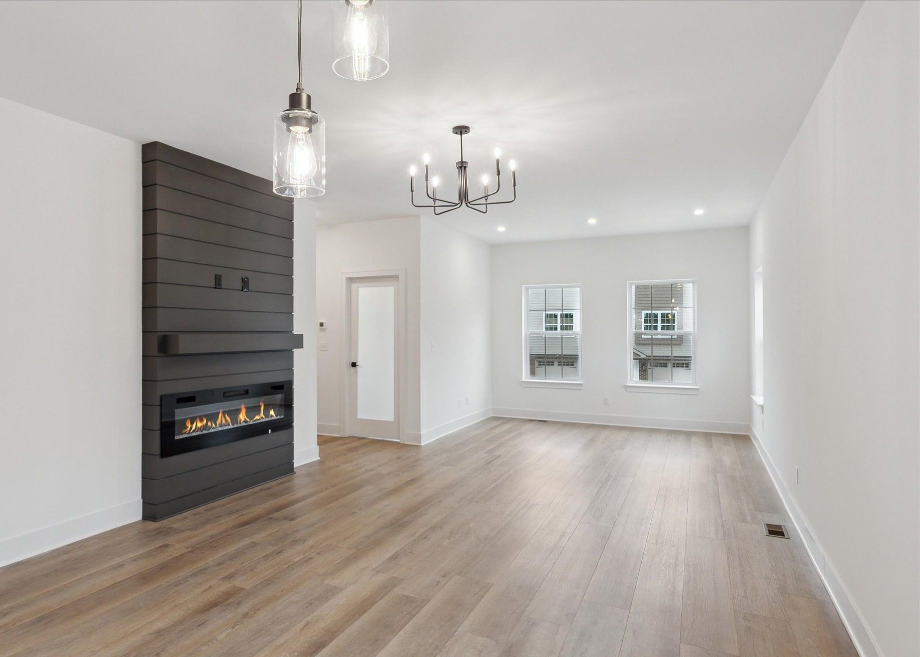 1699 PINECROFT Lane