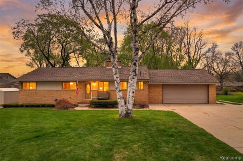 Photo of 95 Windsor Road, Rochester Hills City, MI 48307 (MLS # 20261028319)