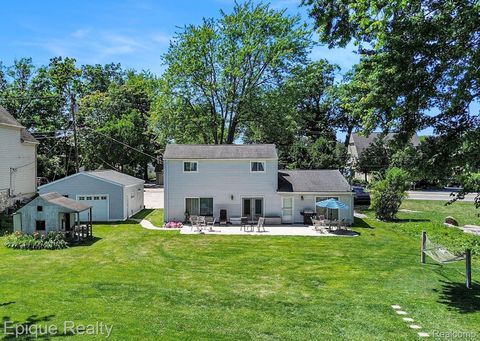 1990 Watkins Lake Road Waterford Charter Township MI 48328