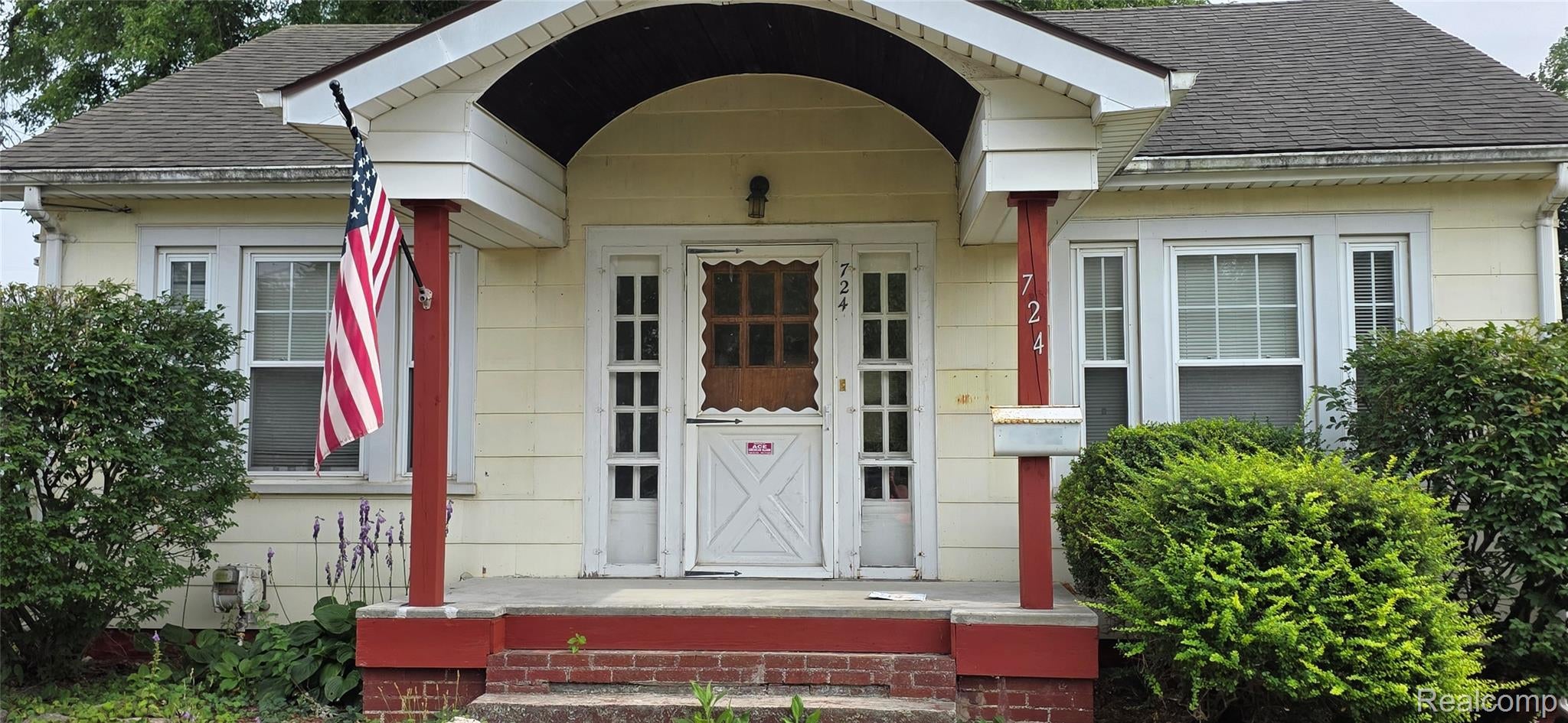 724 Alexandrine Ave Avenue