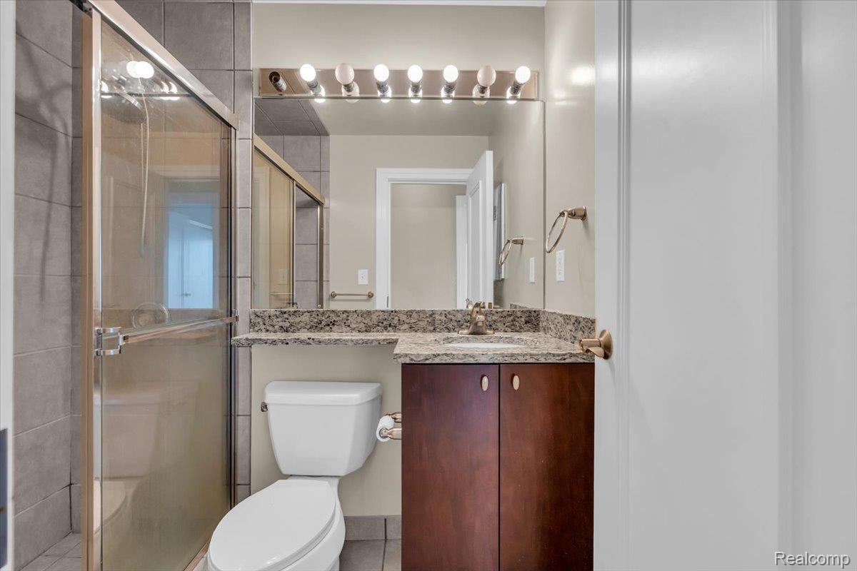 Detroit City, Michigan 48226, United States, 2 Bedrooms Bedrooms, ,2 BathroomsBathrooms,Residential,Active,208928