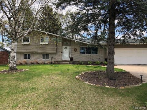 8135 KENWICK Drive White Lake Charter Township MI 48386