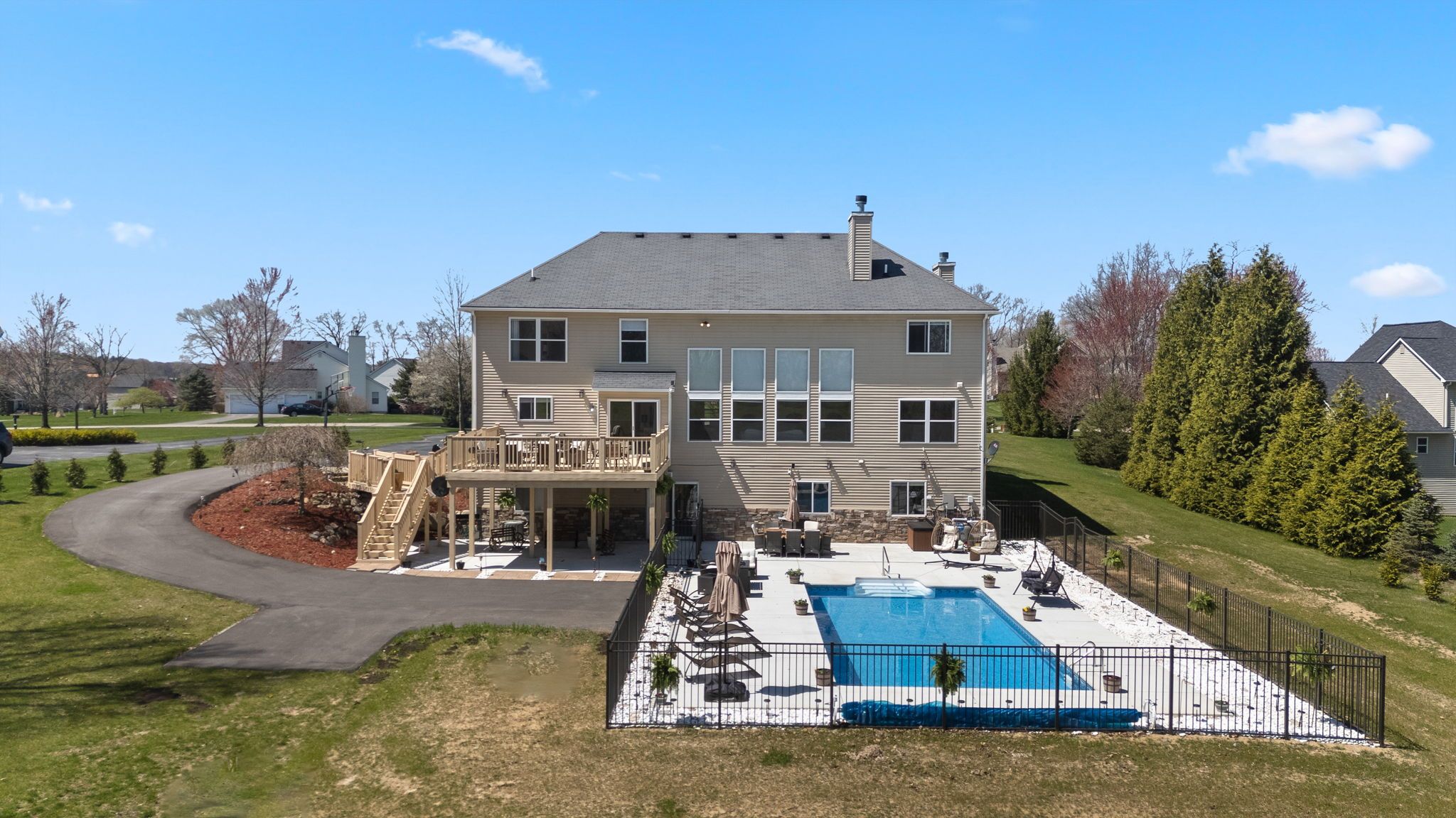 7136 N MEADOWS Trail