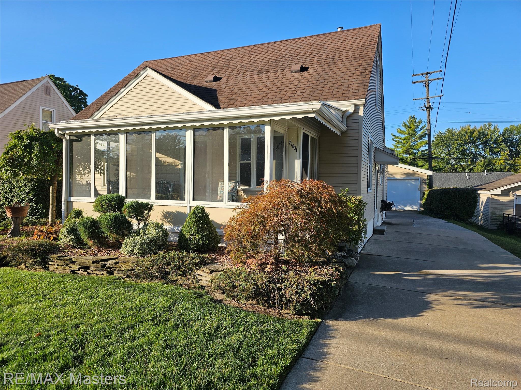 27031 W Huron River Drive