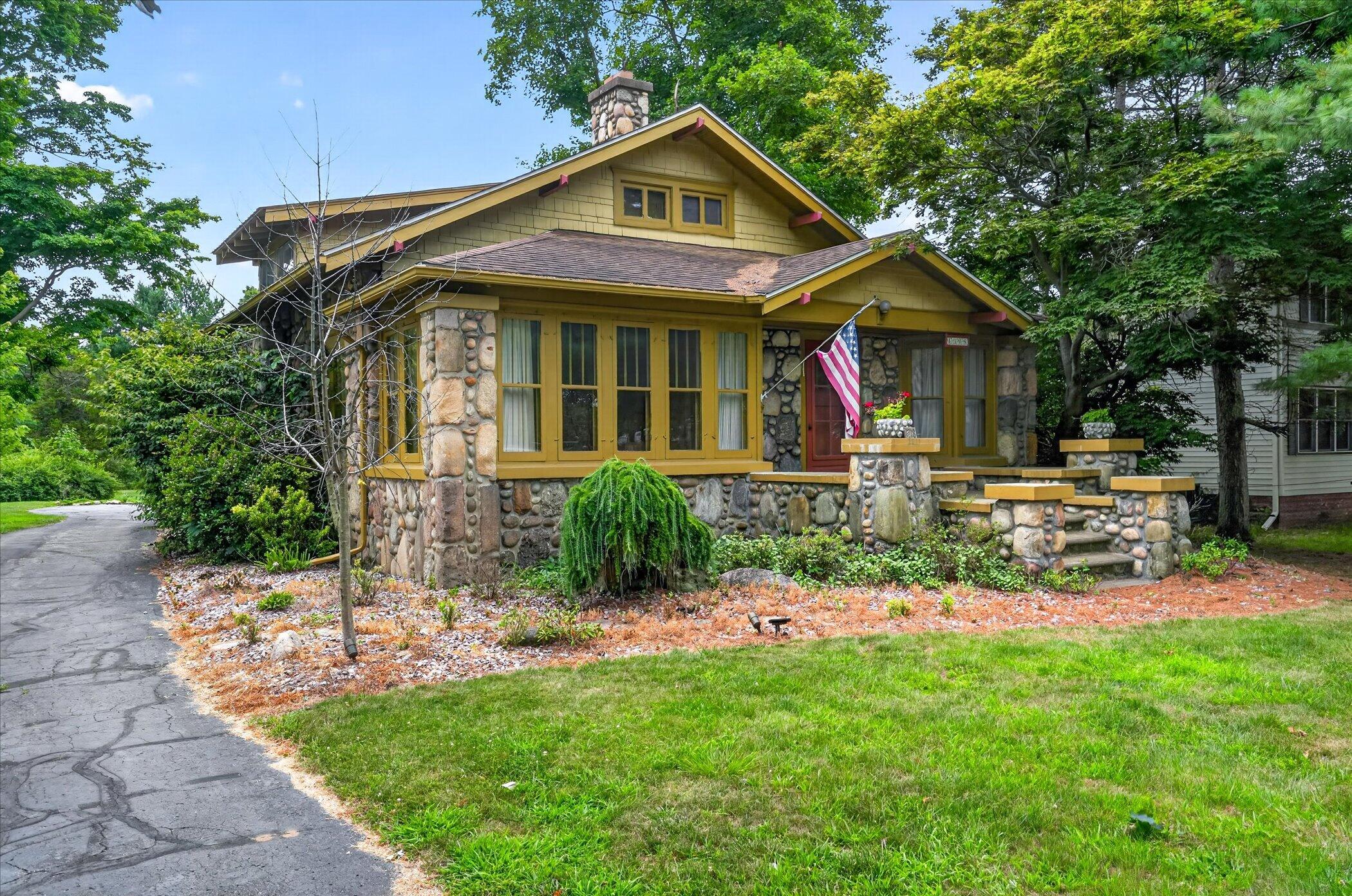 1318 E Michigan Avenue