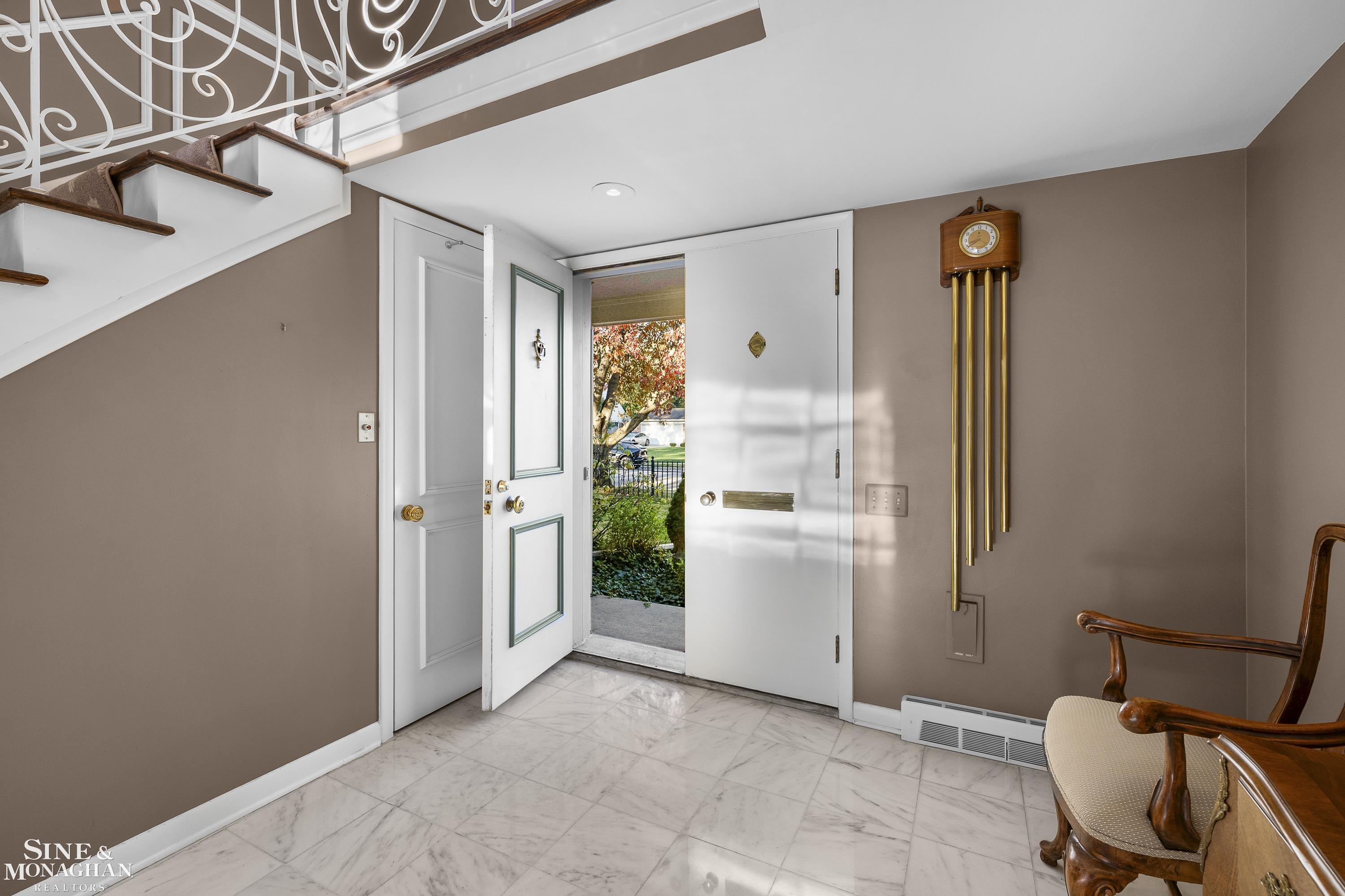 286 Grosse Pointe Boulevard