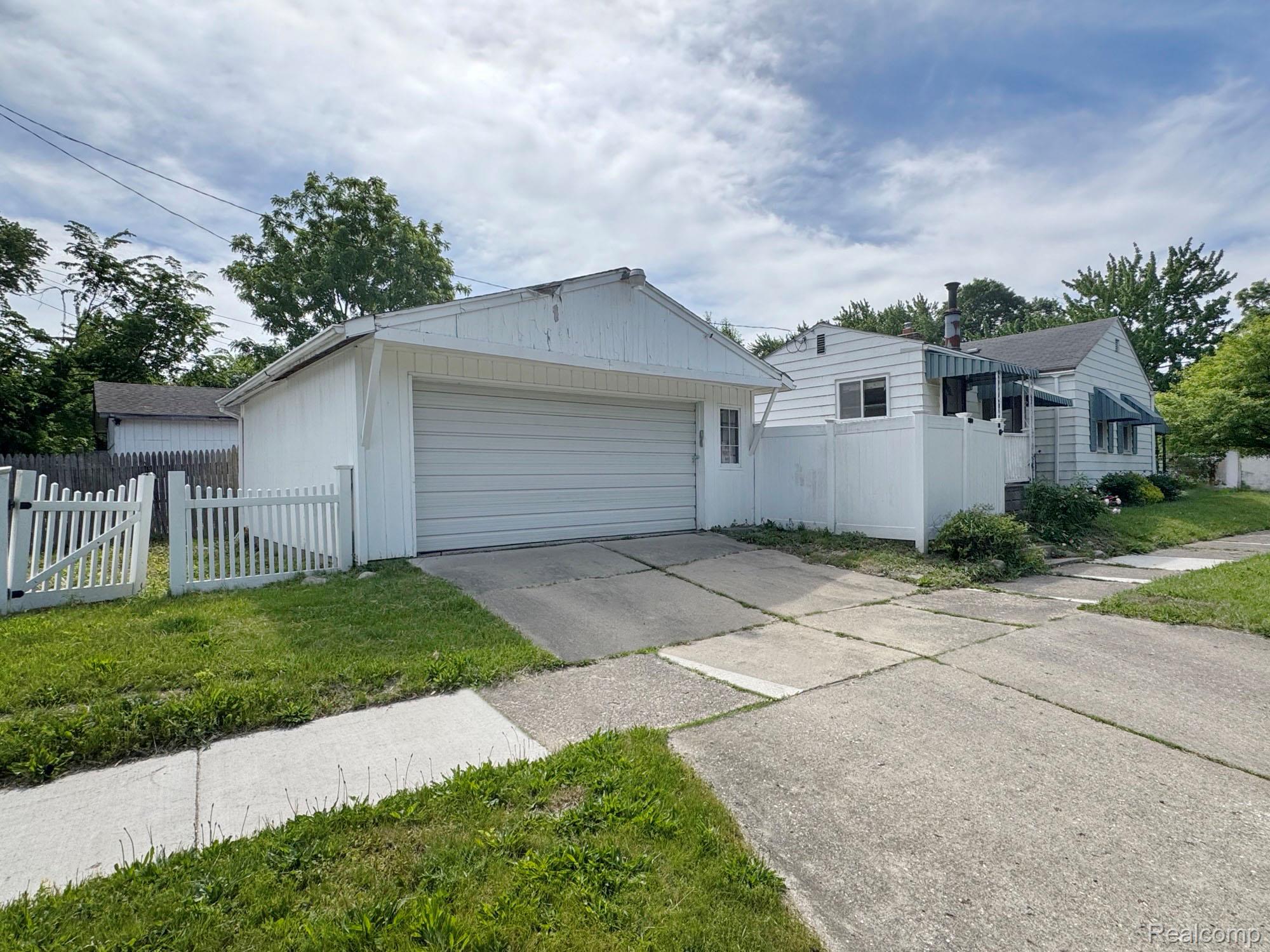 627 Wesbrook Street