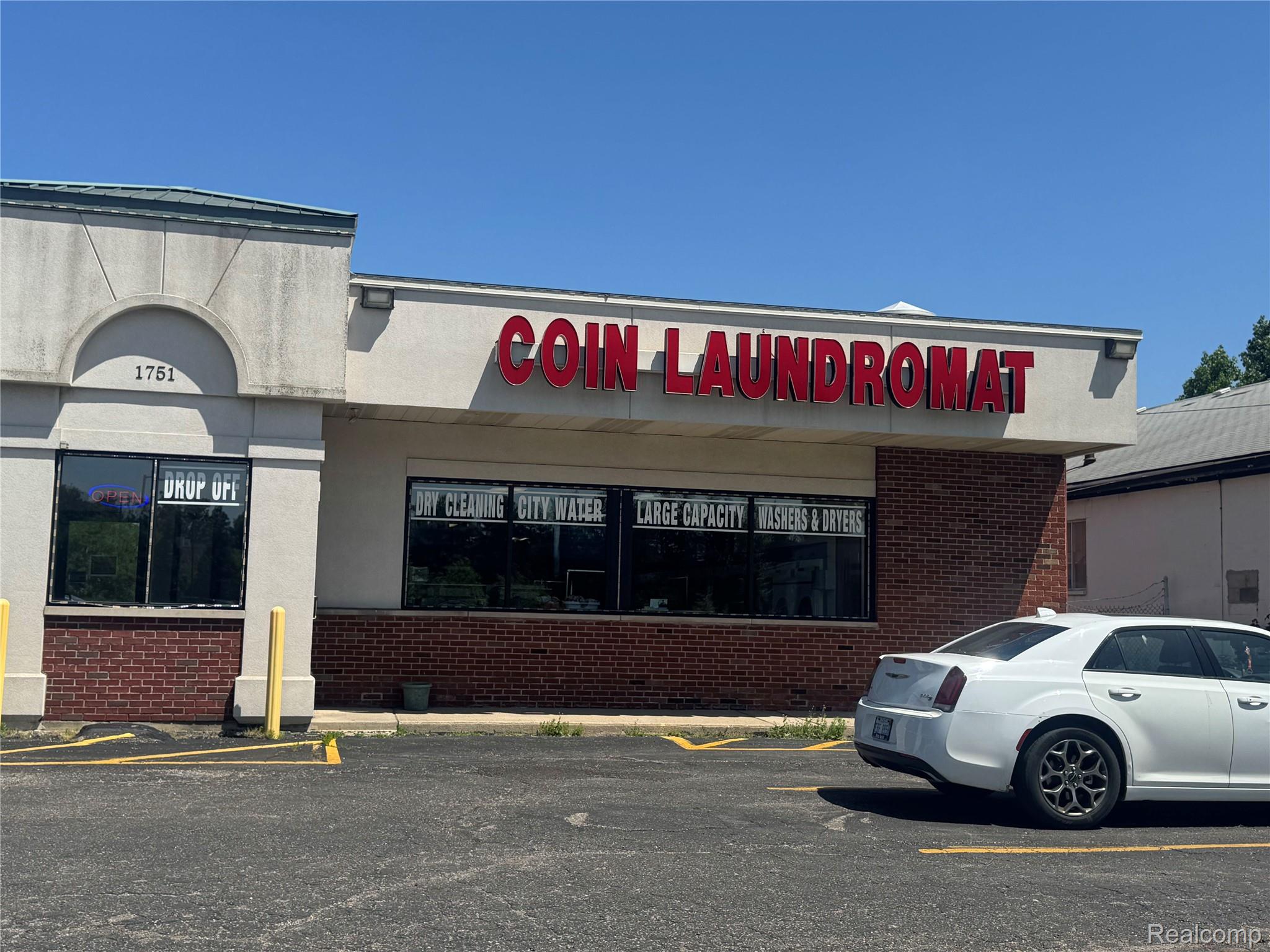 1751 E West Maple Rd Road