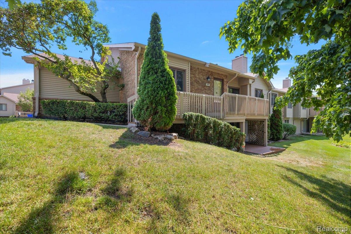 7092 Elmhurst
