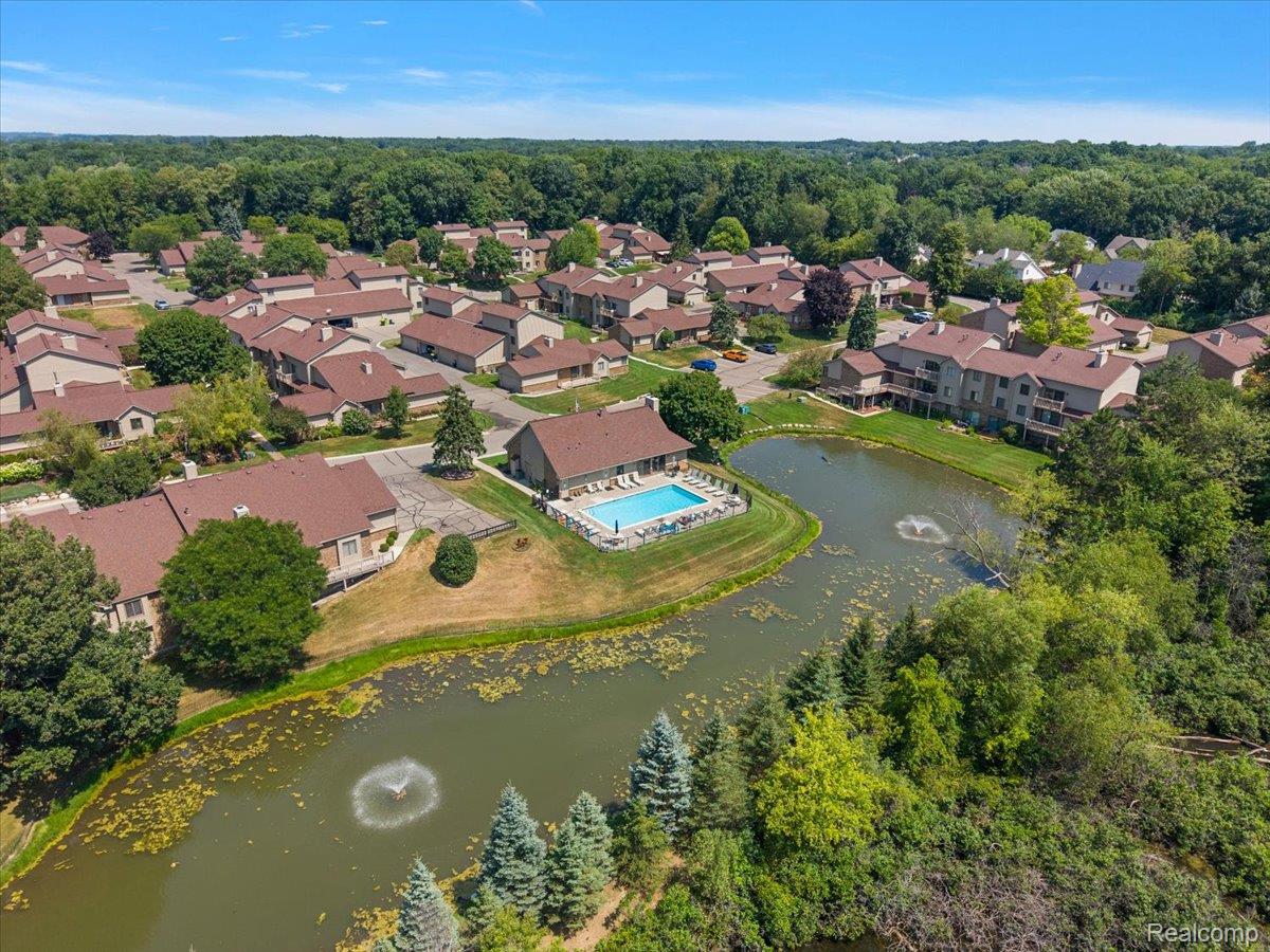 7092 Elmhurst