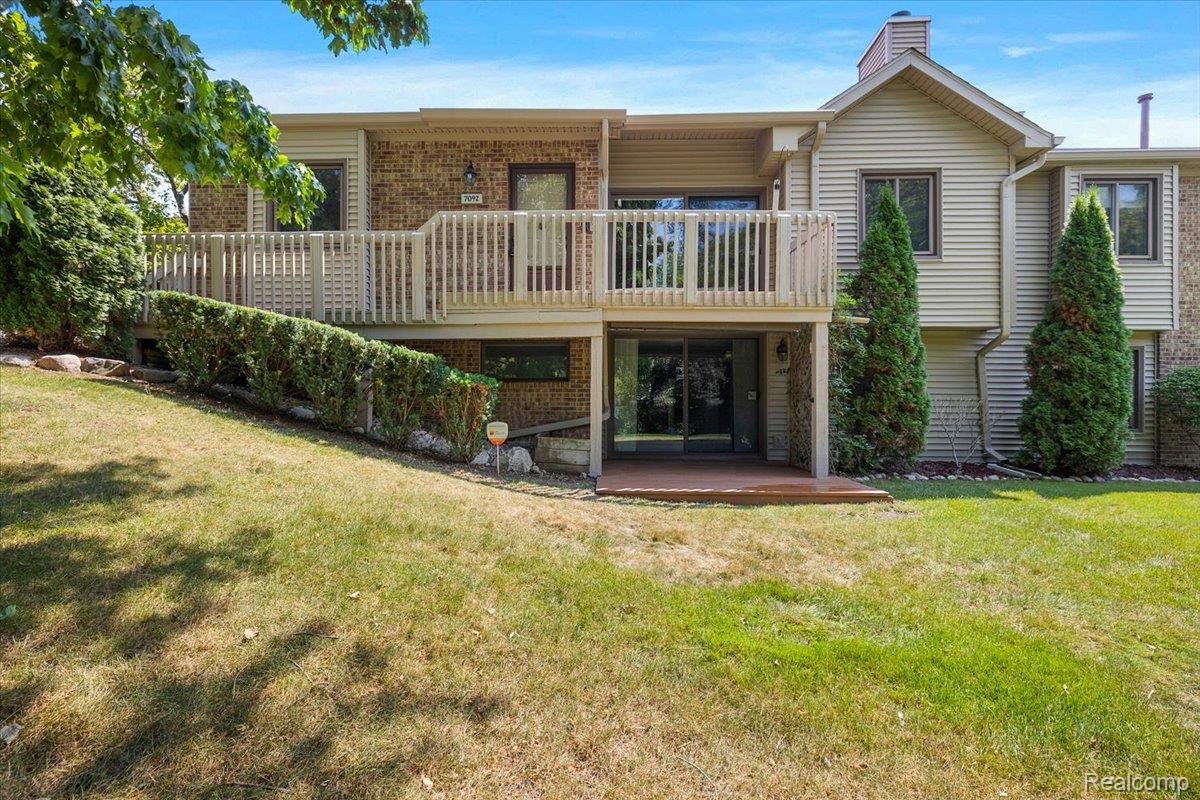 7092 Elmhurst