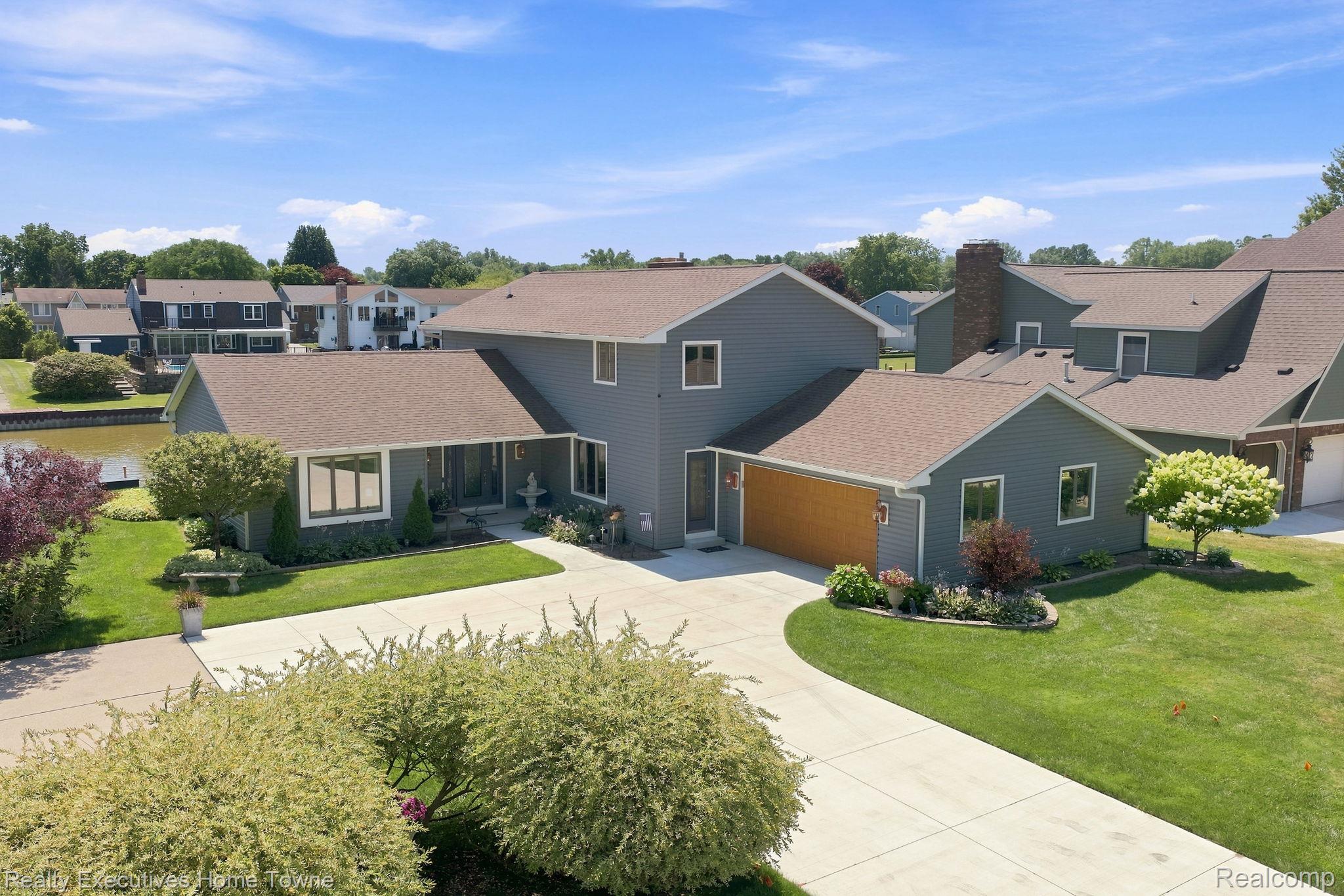 2900 Woodstock Circle