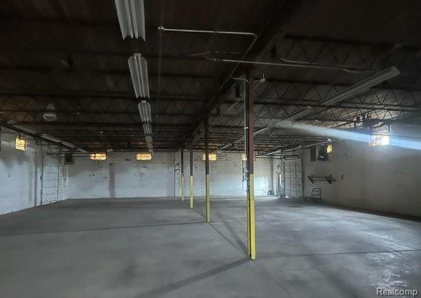 1900 E HOLLAND Avenue