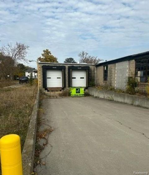 1900 E HOLLAND Avenue Saginaw City MI 48601