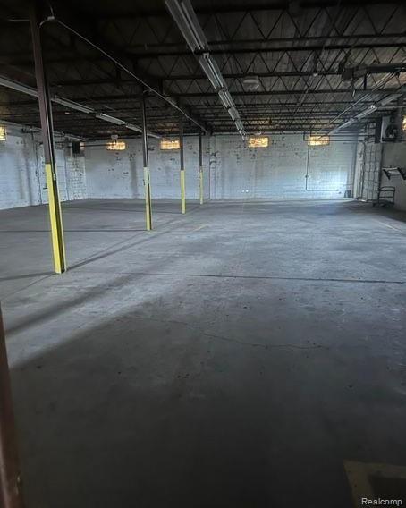 1900 E HOLLAND Avenue