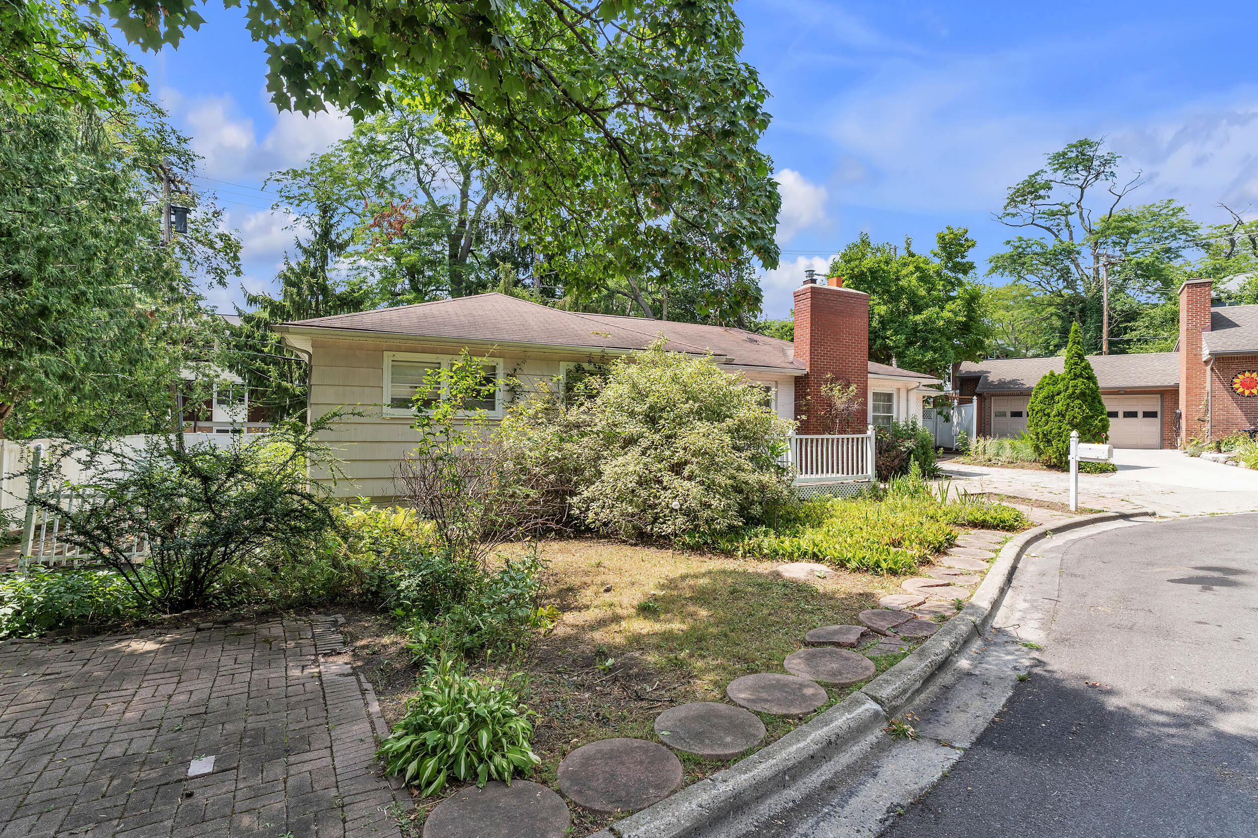 6 Ruthven Place
