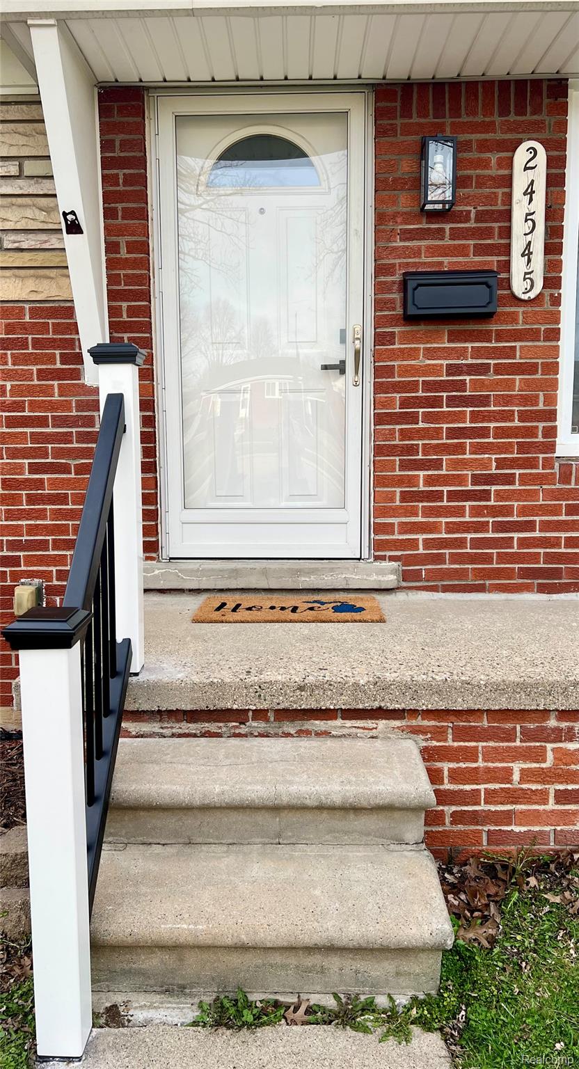 24545 Greenbrier Avenue