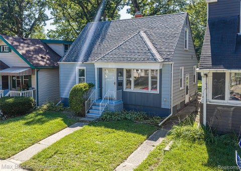 Photo of 450 E MAPLEHURST Street, Ferndale City, MI 48220 (MLS # 20261083023)