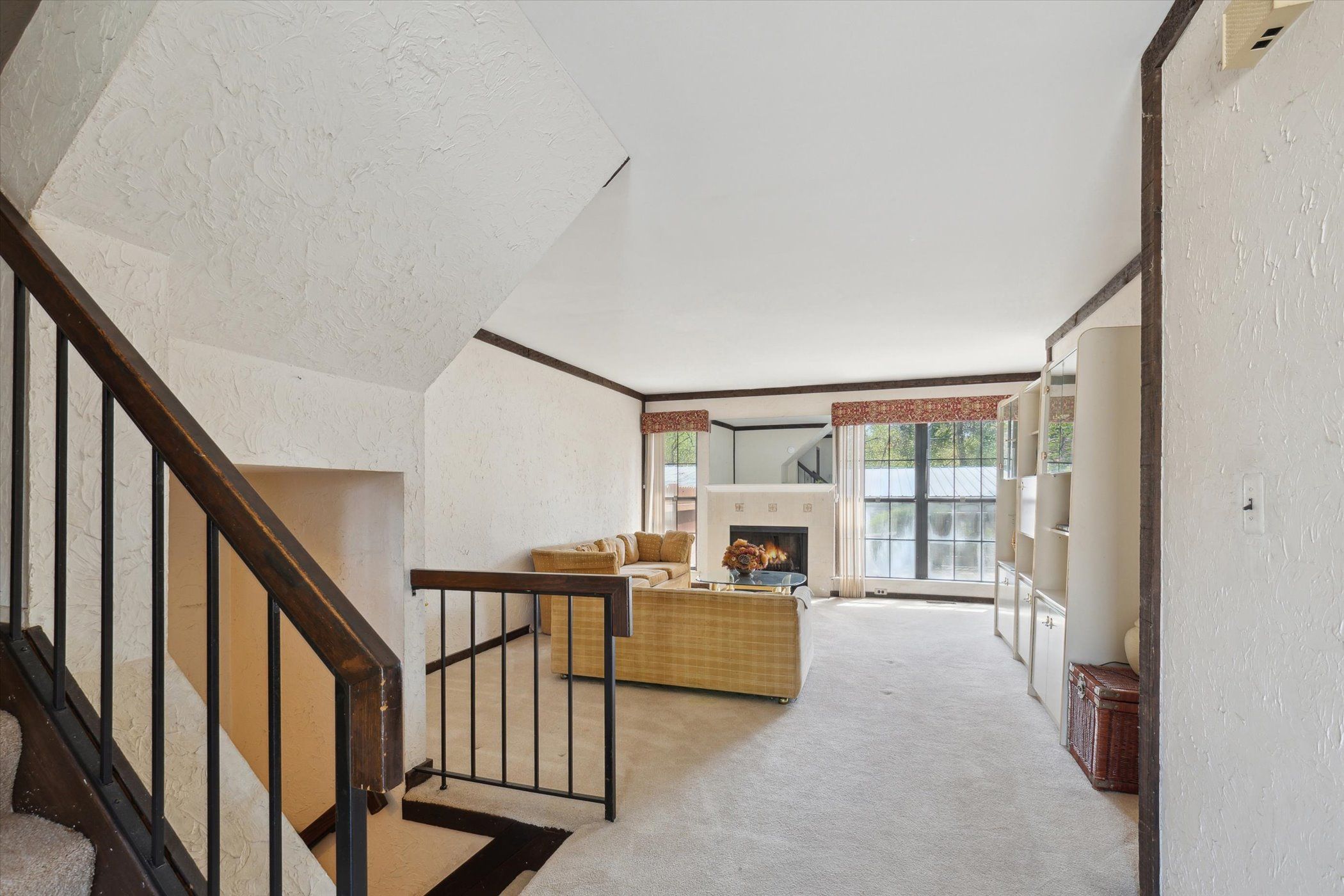 25073 OAKBROOKE Drive